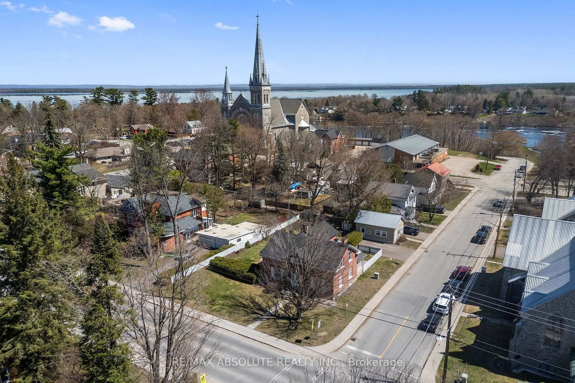 Photo 3 of 277 John Street N, Arnprior — HOMEH