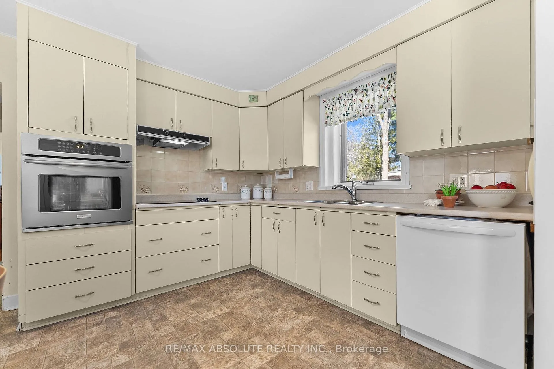 Photo 17 of 277 John Street N, Arnprior — HOMEH