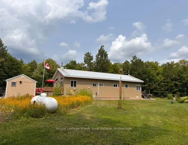 Photo 5 of 989 Mckenzie Lake Road, South Algonquin — HOMEH