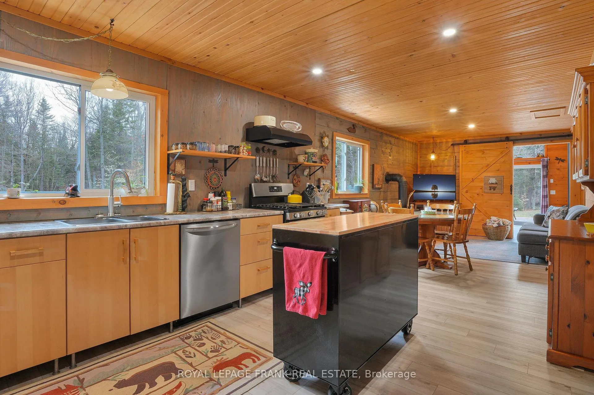 Photo 12 of 989 Mckenzie Lake Road, South Algonquin — HOMEH