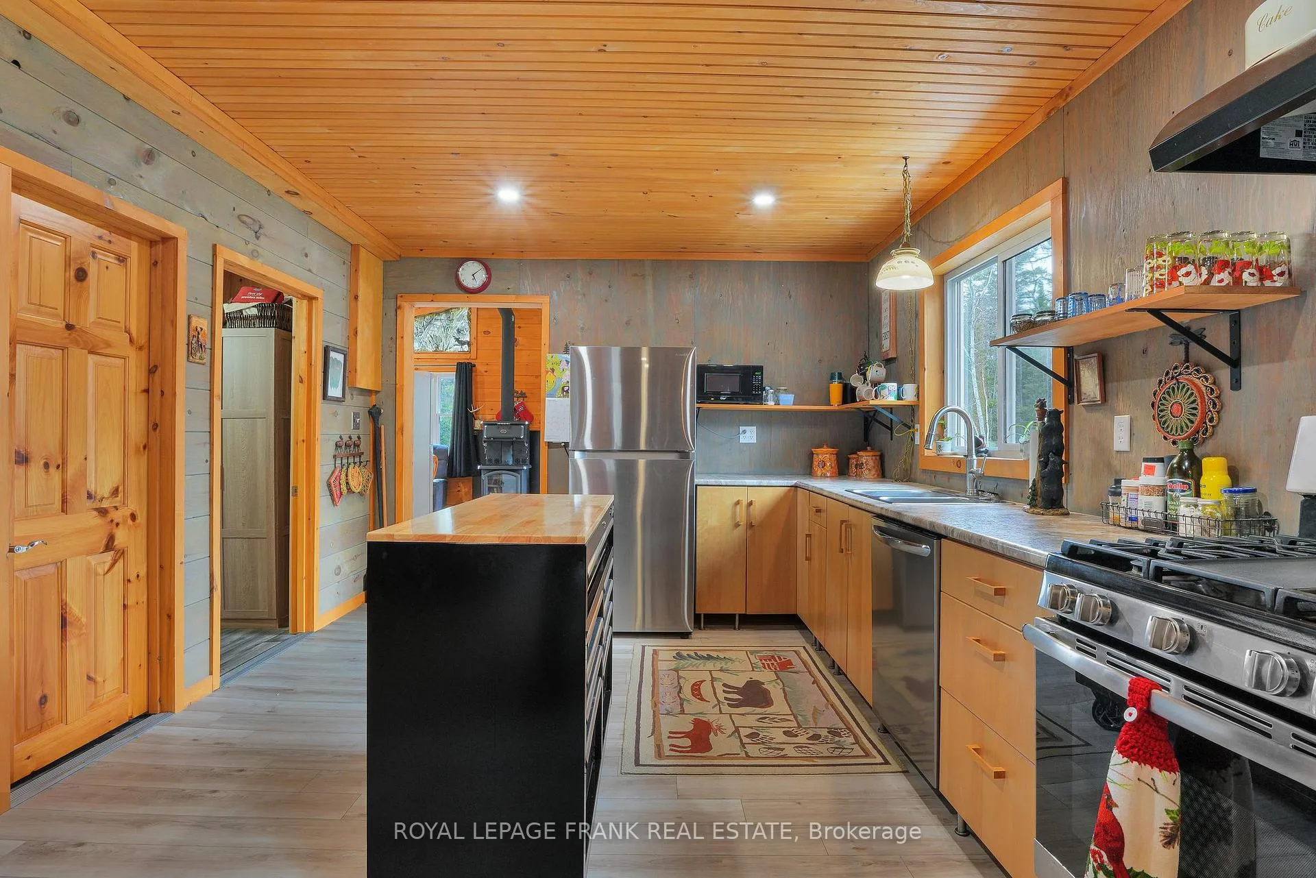 Photo 13 of 989 Mckenzie Lake Road, South Algonquin — HOMEH