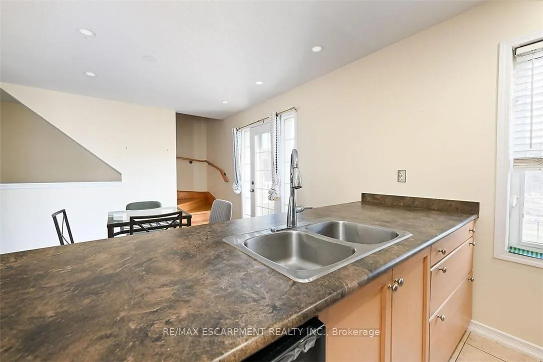 Photo 9 of Unit 35, 7 Sirente Drive, Hamilton, Crerar — HOMEH