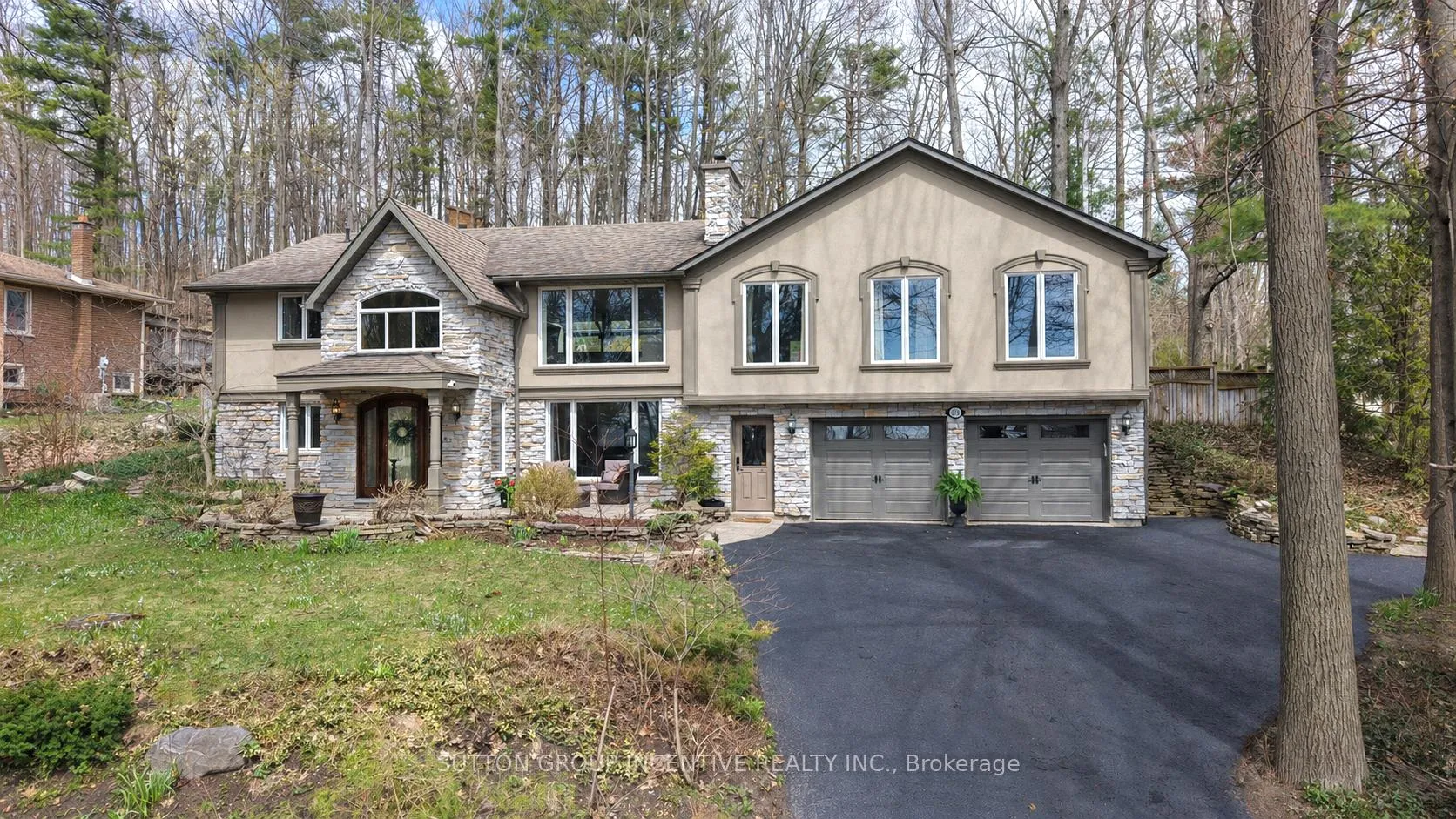 Photo 1 of 1363 St. Vincent Street, Springwater, Midhurst — HOMEH