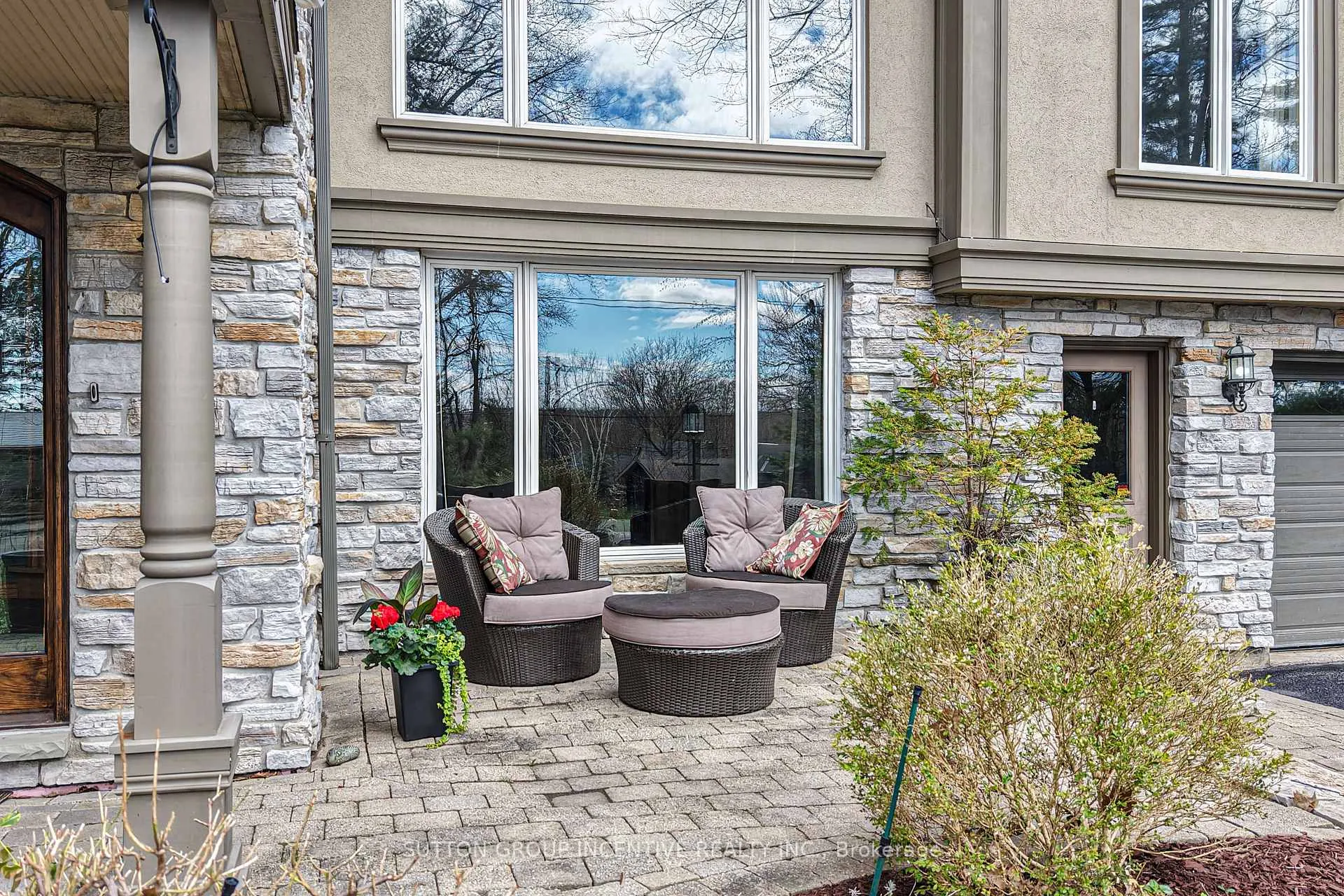 Photo 4 of 1363 St. Vincent Street, Springwater, Midhurst — HOMEH