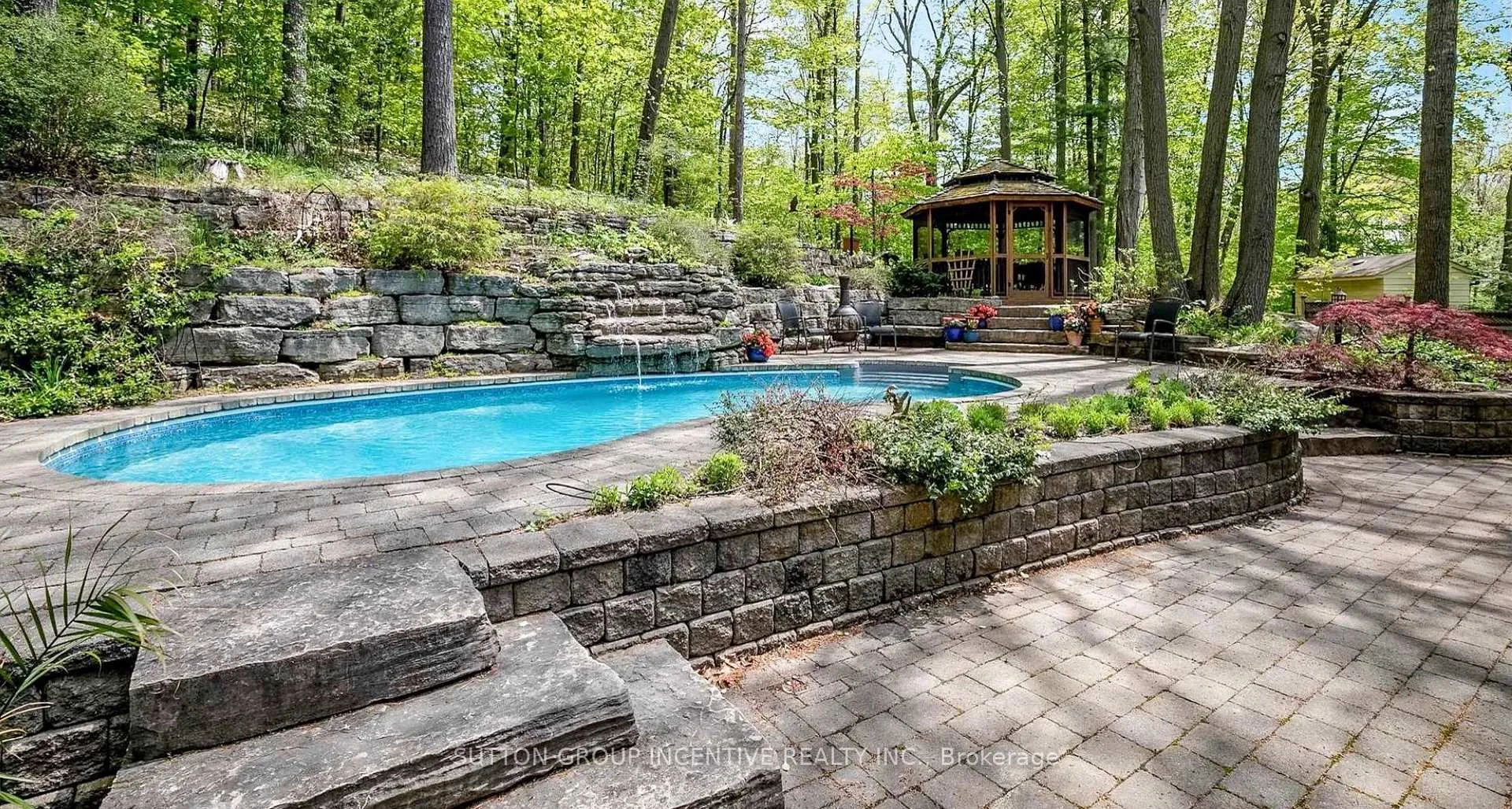 Photo 8 of 1363 St. Vincent Street, Springwater, Midhurst — HOMEH