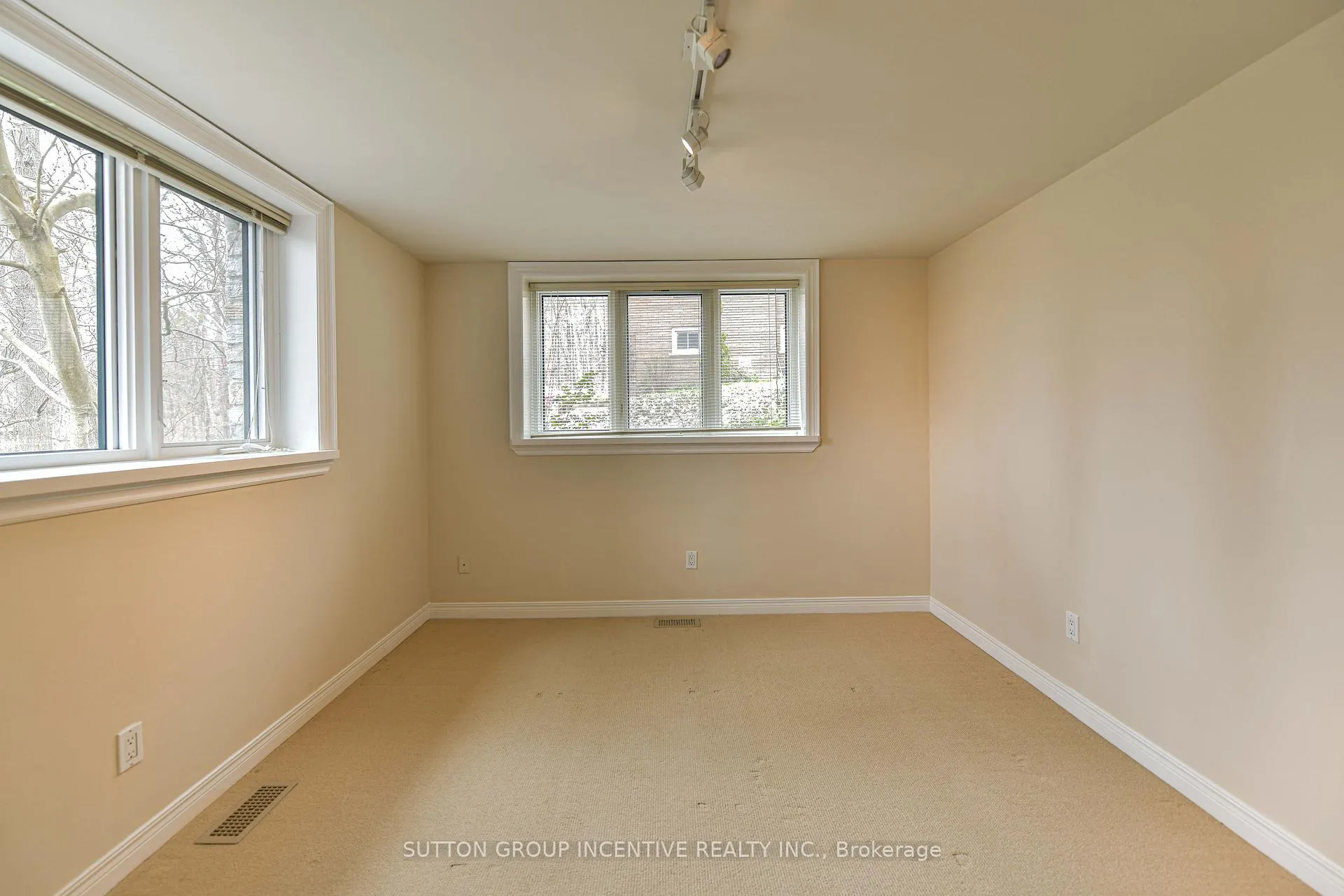 Photo 20 of 1363 St. Vincent Street, Springwater, Midhurst — HOMEH