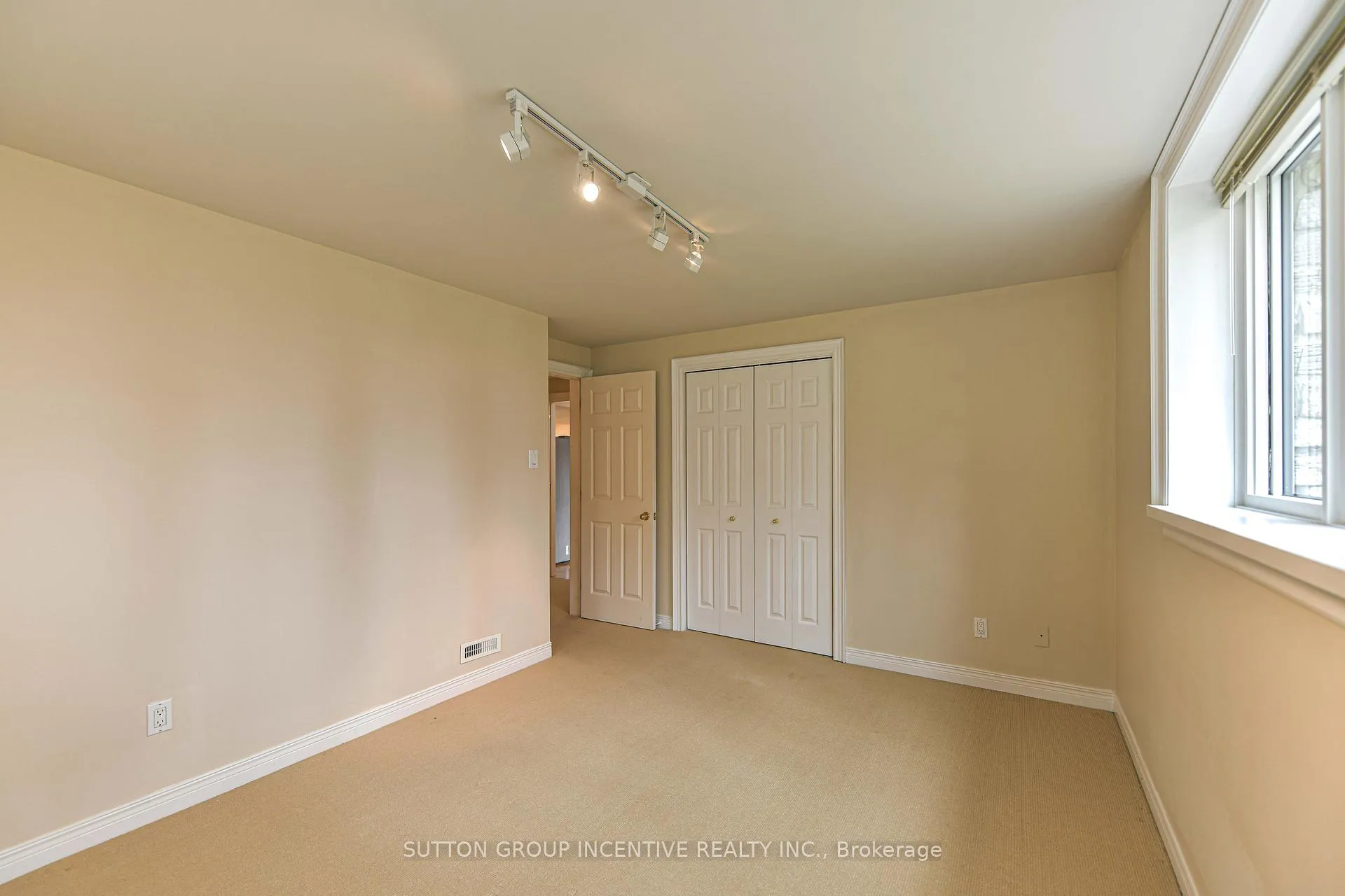 Photo 21 of 1363 St. Vincent Street, Springwater, Midhurst — HOMEH