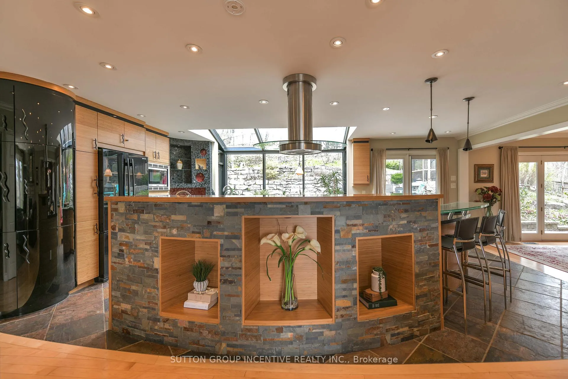 Photo 25 of 1363 St. Vincent Street, Springwater, Midhurst — HOMEH