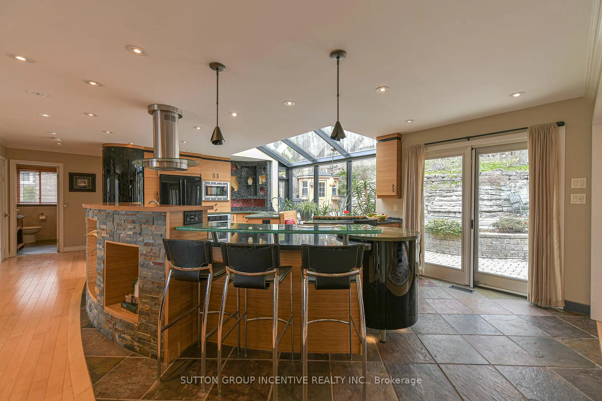 Photo 26 of 1363 St. Vincent Street, Springwater, Midhurst — HOMEH