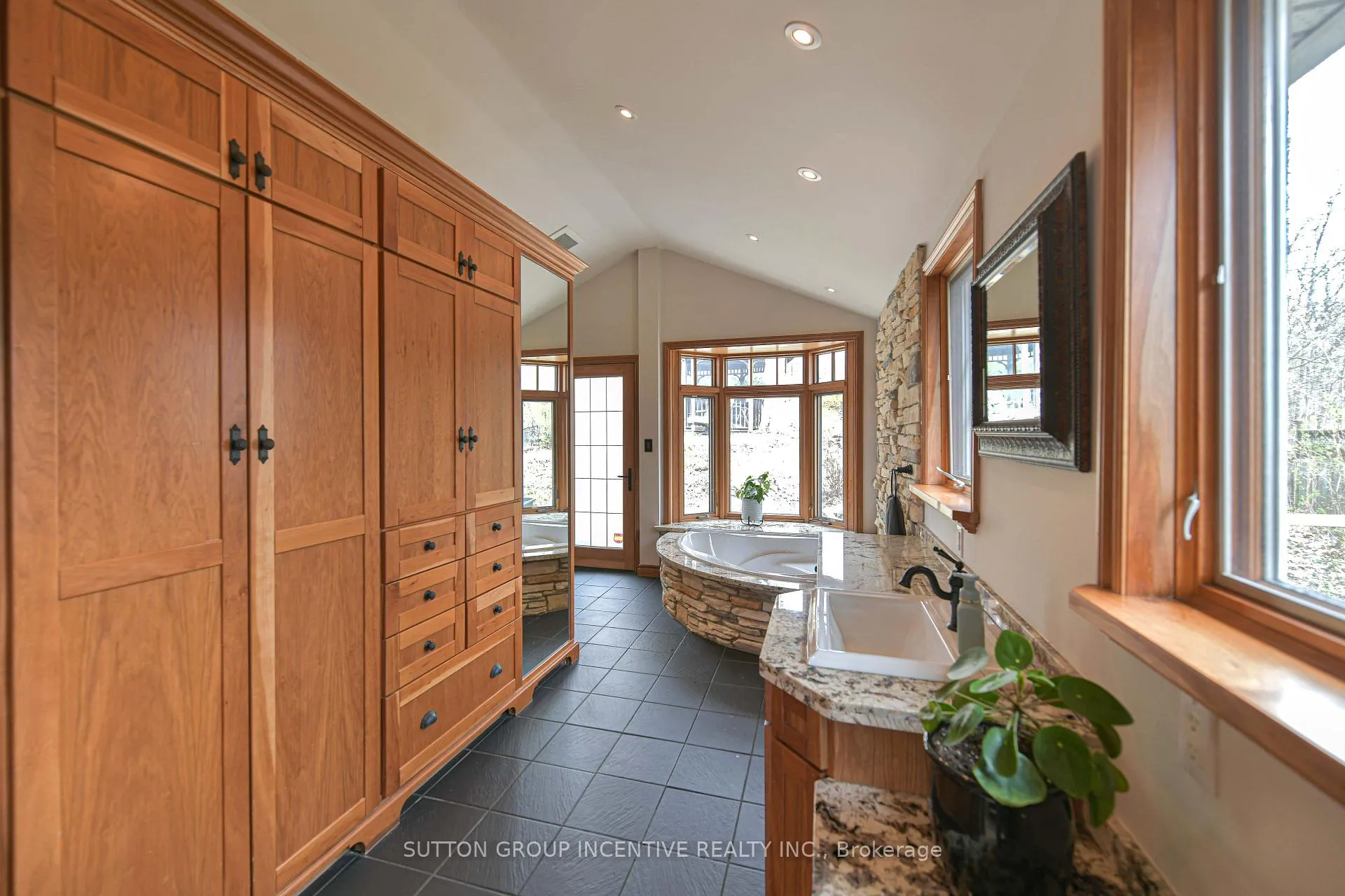 Photo 45 of 1363 St. Vincent Street, Springwater, Midhurst — HOMEH