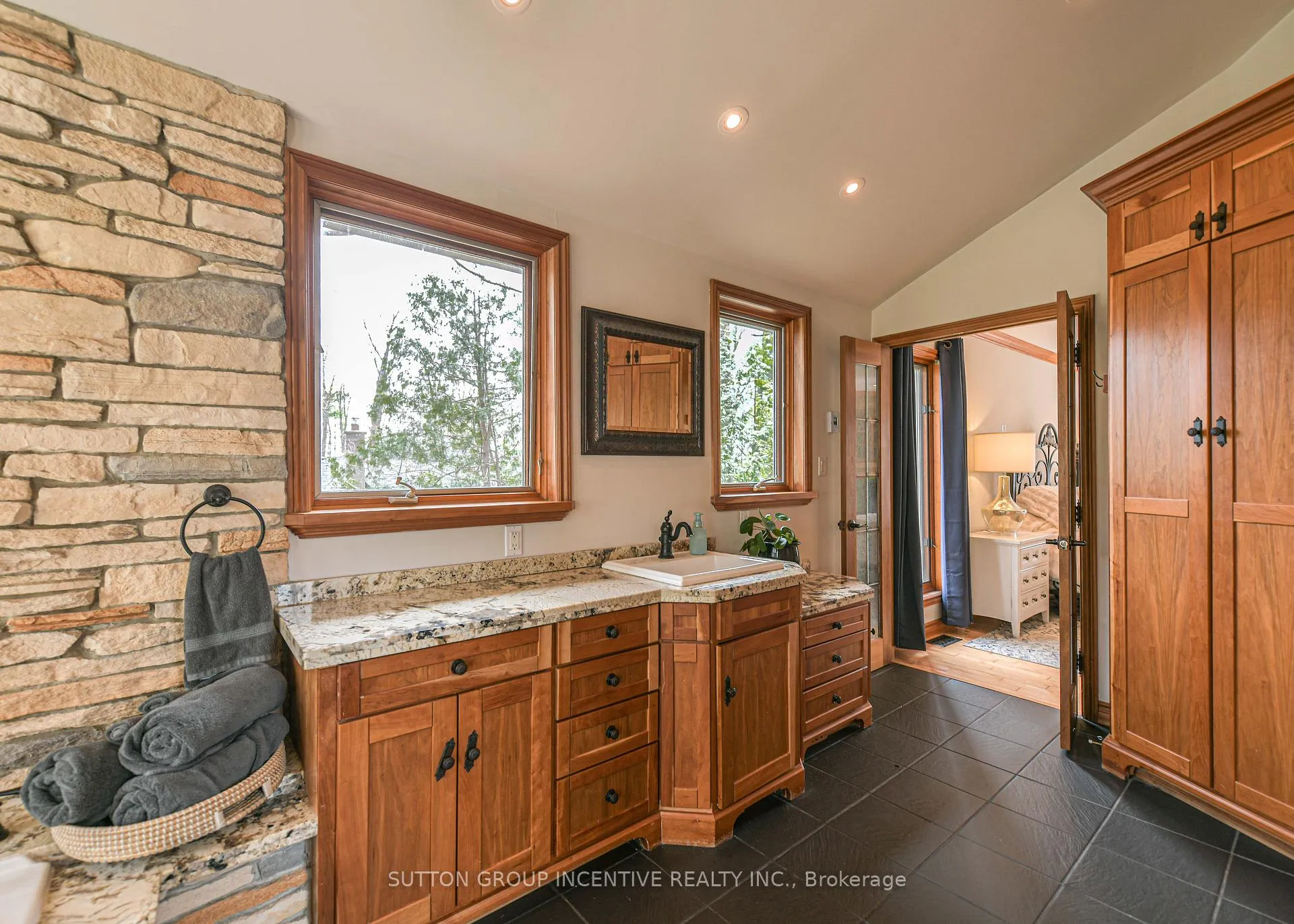 Photo 47 of 1363 St. Vincent Street, Springwater, Midhurst — HOMEH
