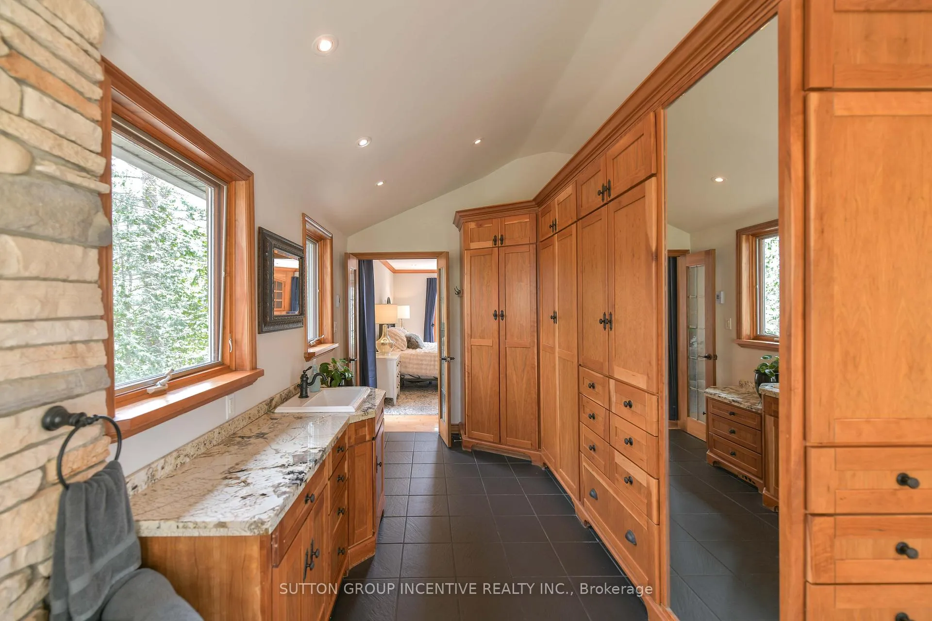 Photo 49 of 1363 St. Vincent Street, Springwater, Midhurst — HOMEH