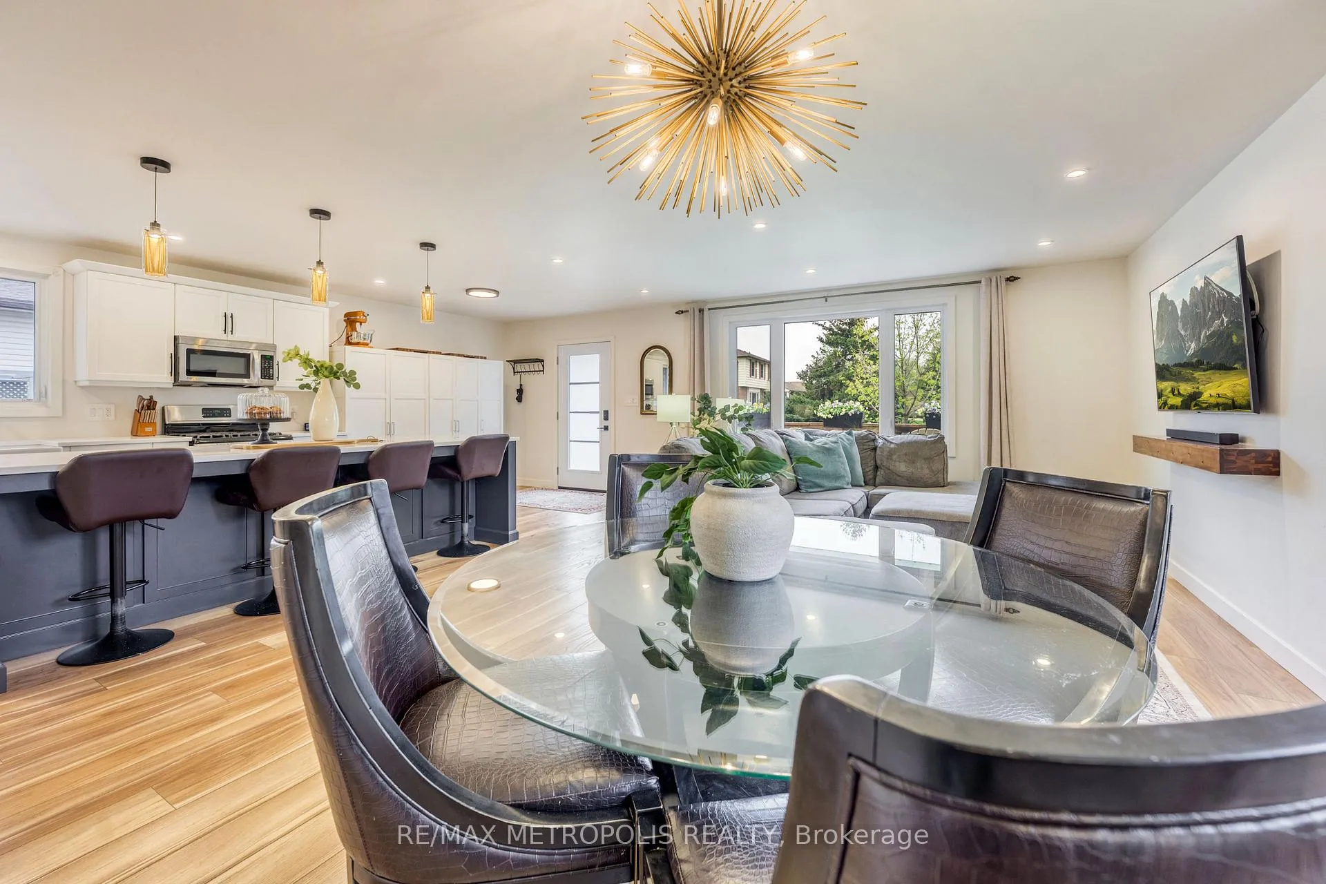 Photo 11 of 485 Bentinck Drive, St. Clair — HOMEH