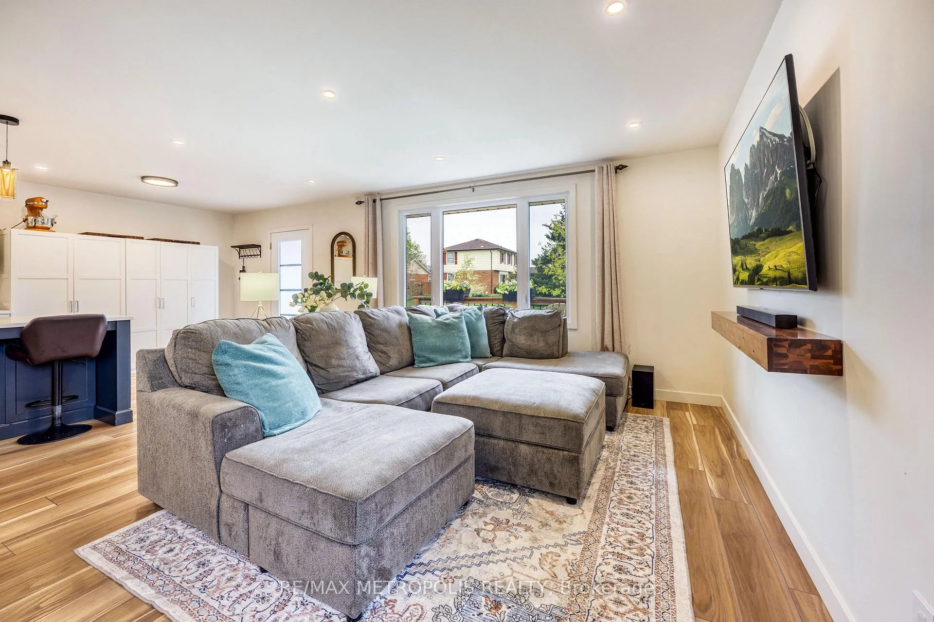 Photo 12 of 485 Bentinck Drive, St. Clair — HOMEH