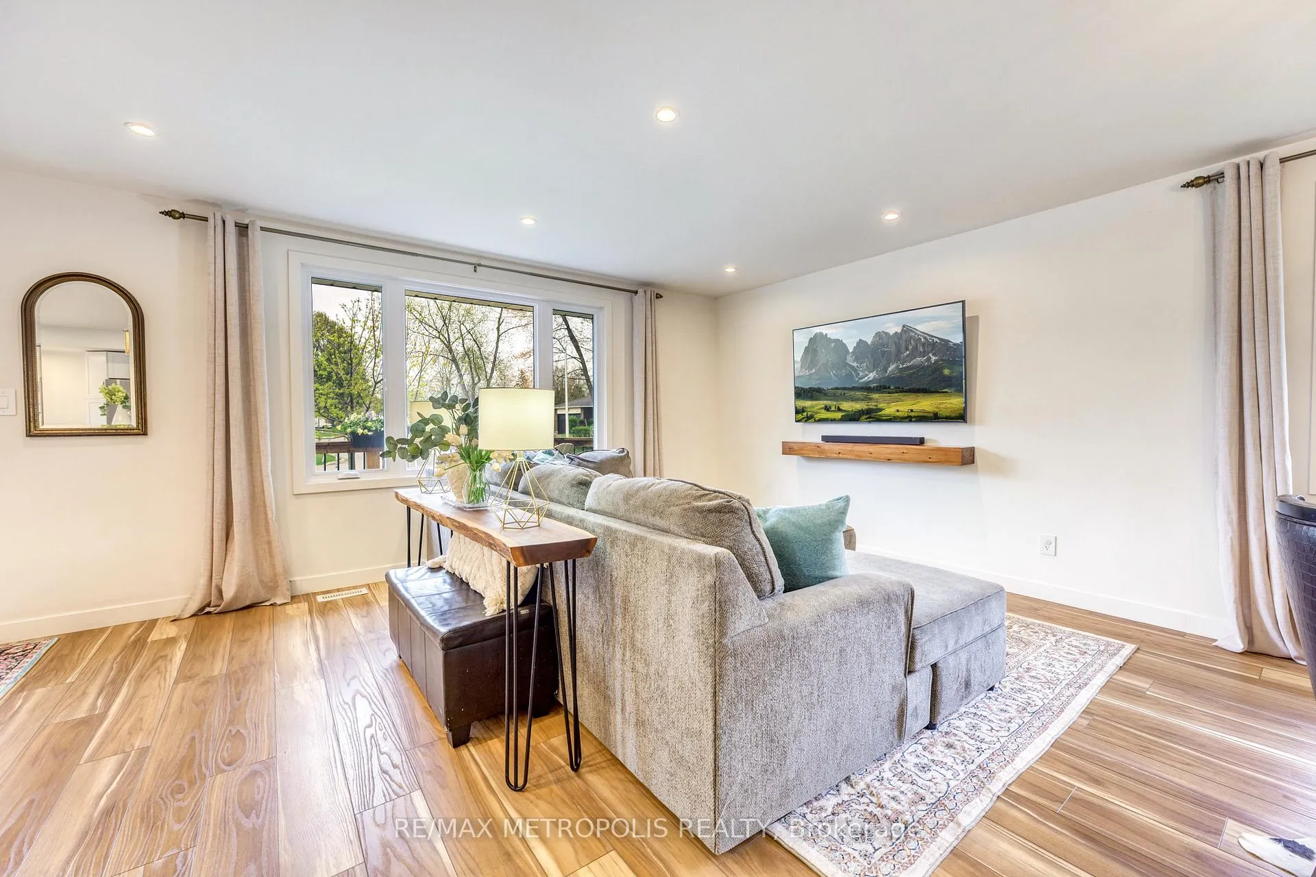 Photo 14 of 485 Bentinck Drive, St. Clair — HOMEH