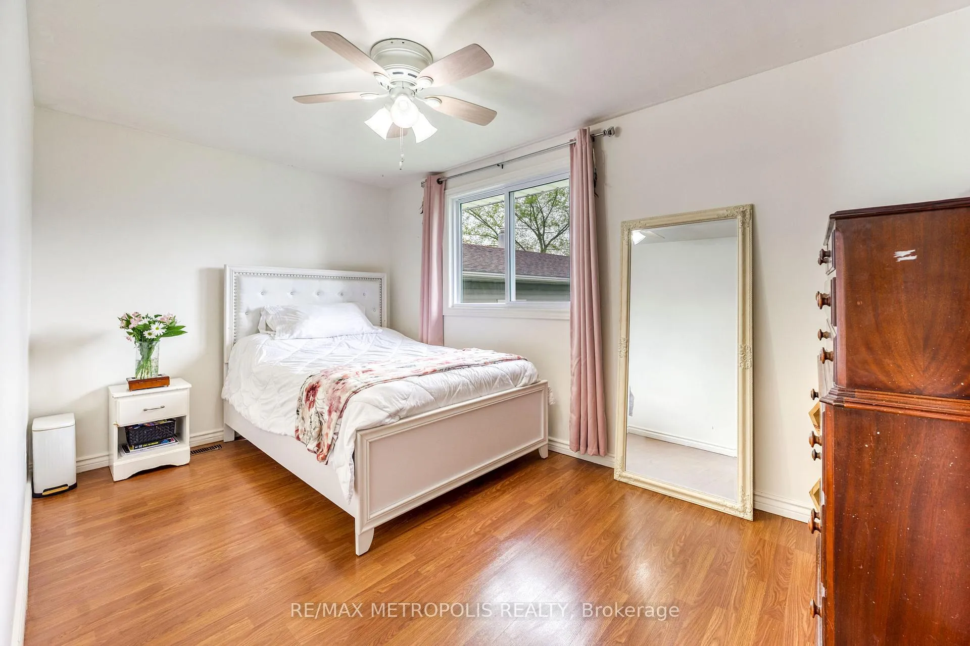 Photo 18 of 485 Bentinck Drive, St. Clair — HOMEH