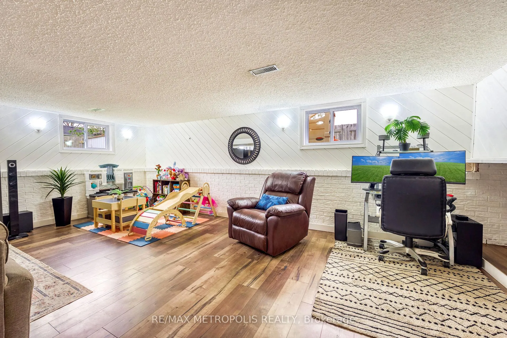 Photo 21 of 485 Bentinck Drive, St. Clair — HOMEH