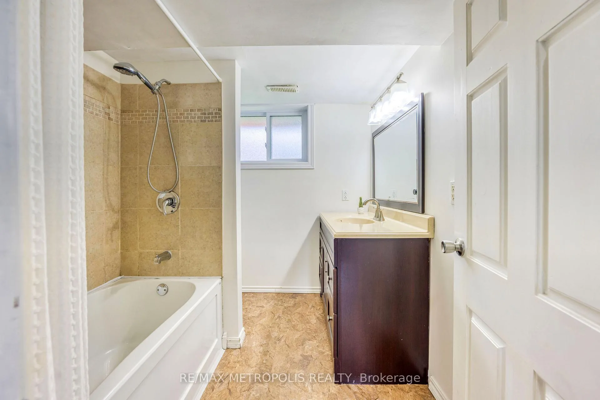 Photo 26 of 485 Bentinck Drive, St. Clair — HOMEH