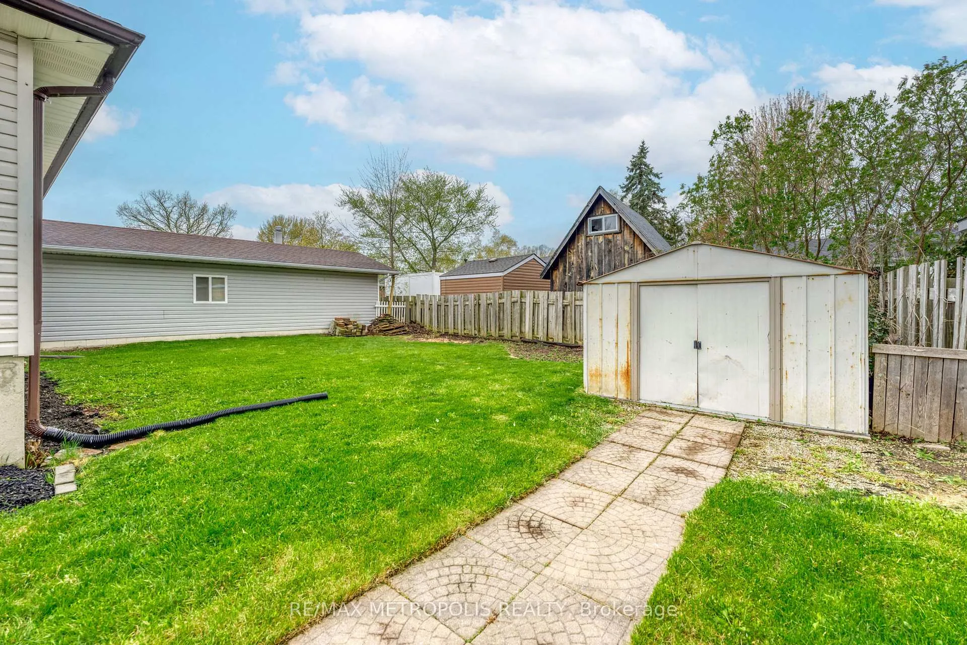 Photo 35 of 485 Bentinck Drive, St. Clair — HOMEH