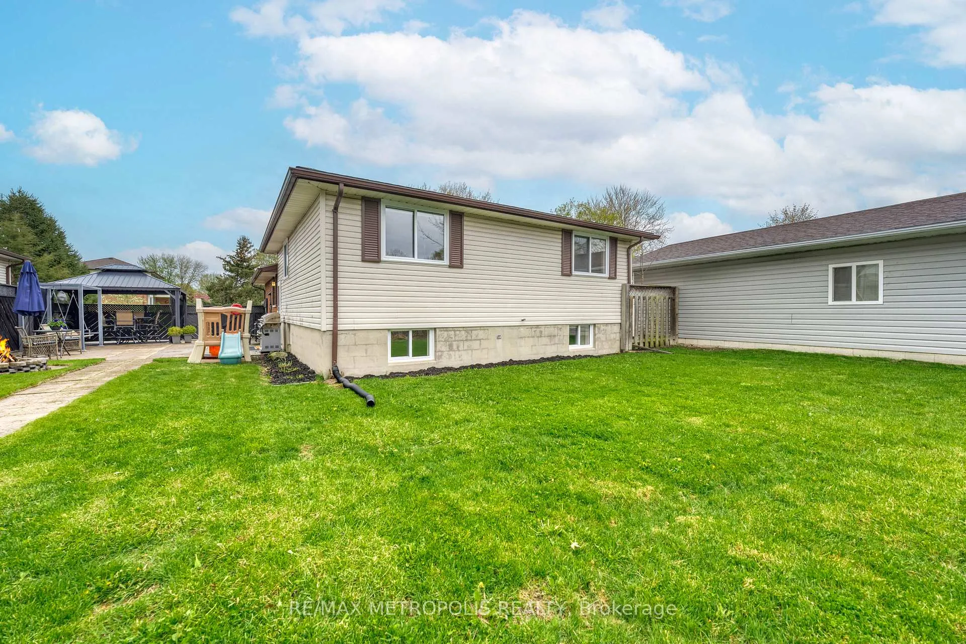 Photo 36 of 485 Bentinck Drive, St. Clair — HOMEH