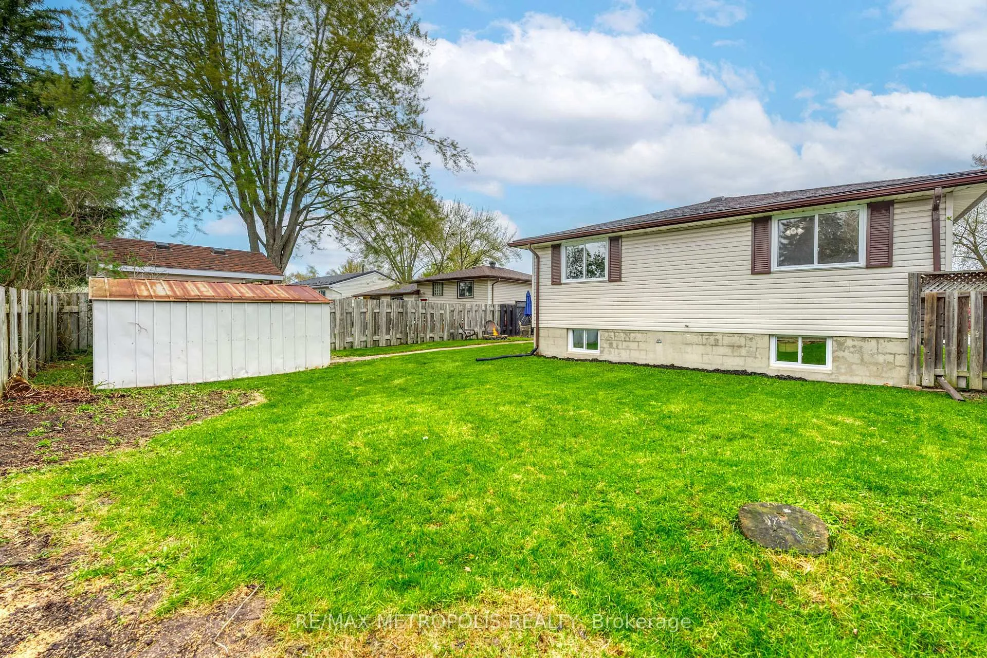 Photo 40 of 485 Bentinck Drive, St. Clair — HOMEH