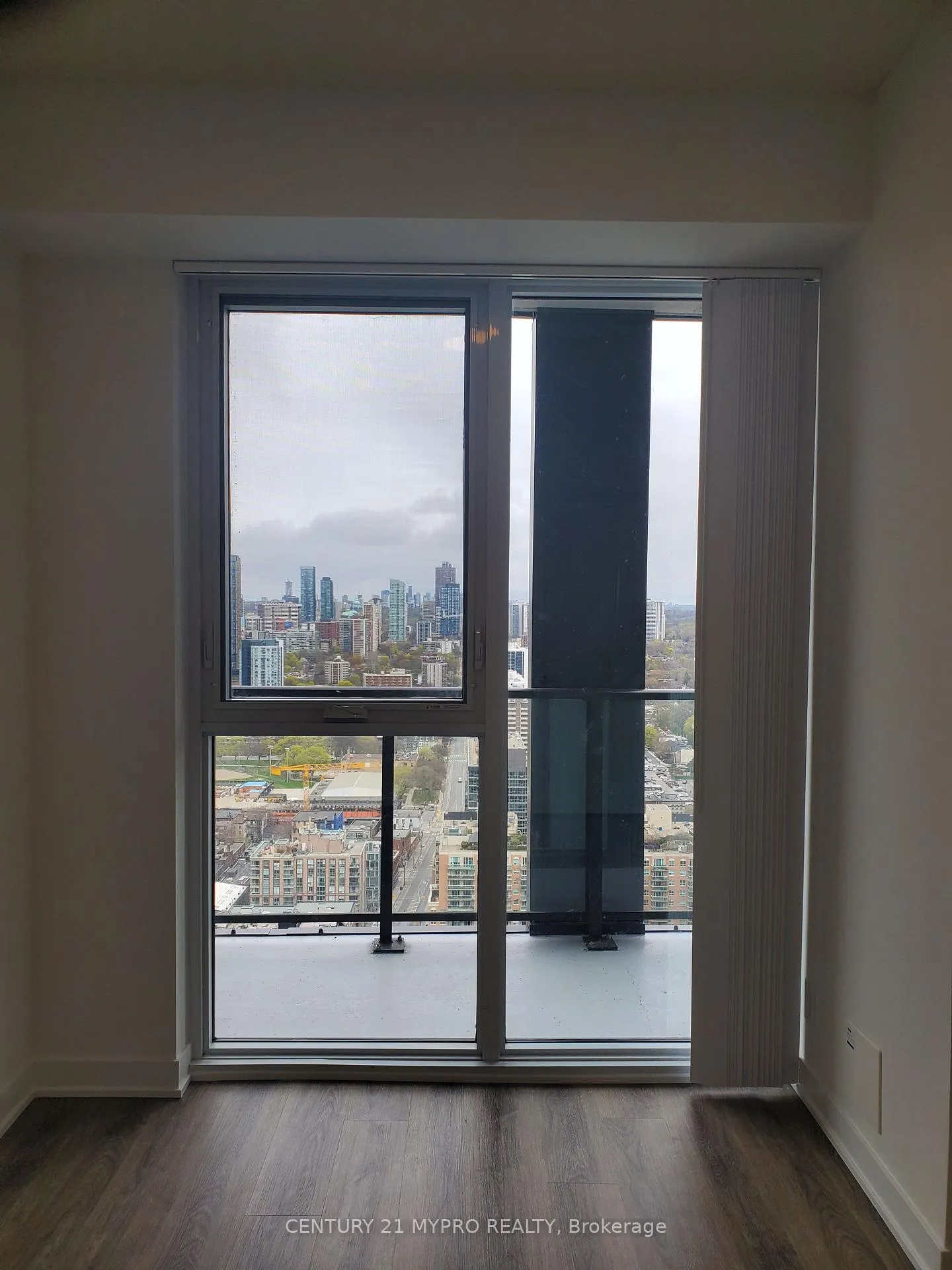 Photo 5 of Unit #4015, 180 Front Street E, Toronto, Moss Park — HOMEH