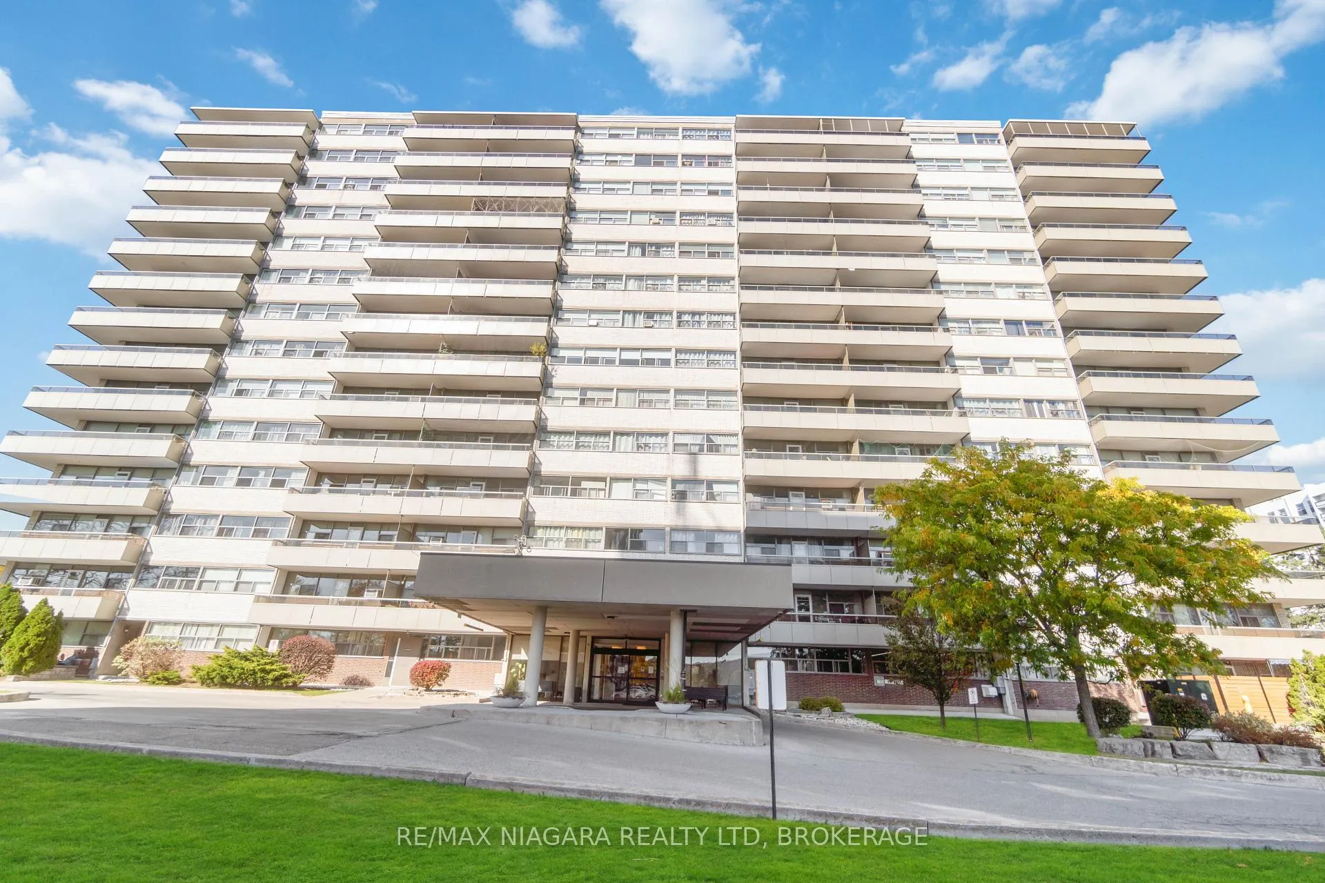 Photo 3 of Unit 409, 215 Glenridge Avenue, St. Catharines, Glendale/Glenridge — HOMEH