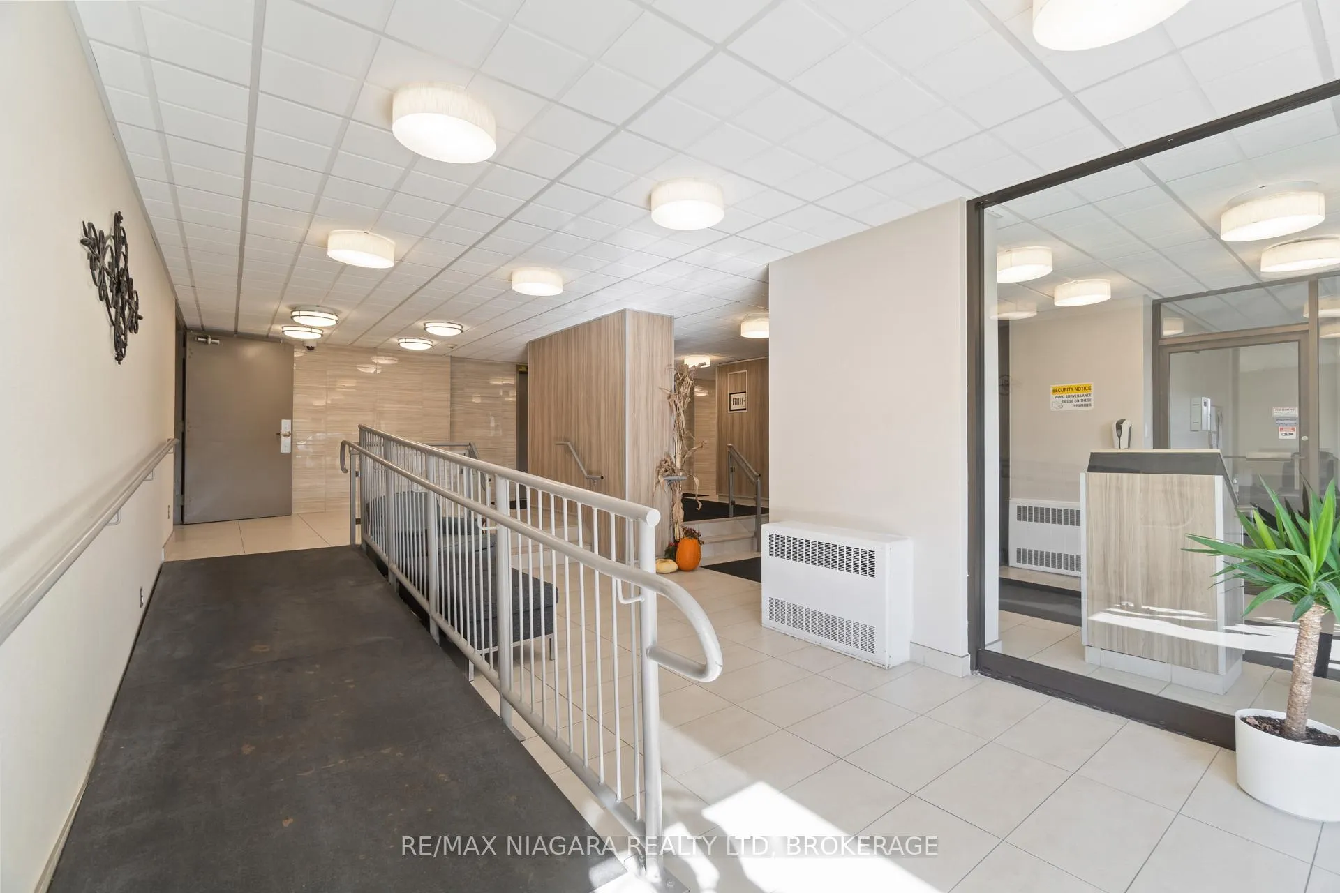 Photo 5 of Unit 409, 215 Glenridge Avenue, St. Catharines, Glendale/Glenridge — HOMEH