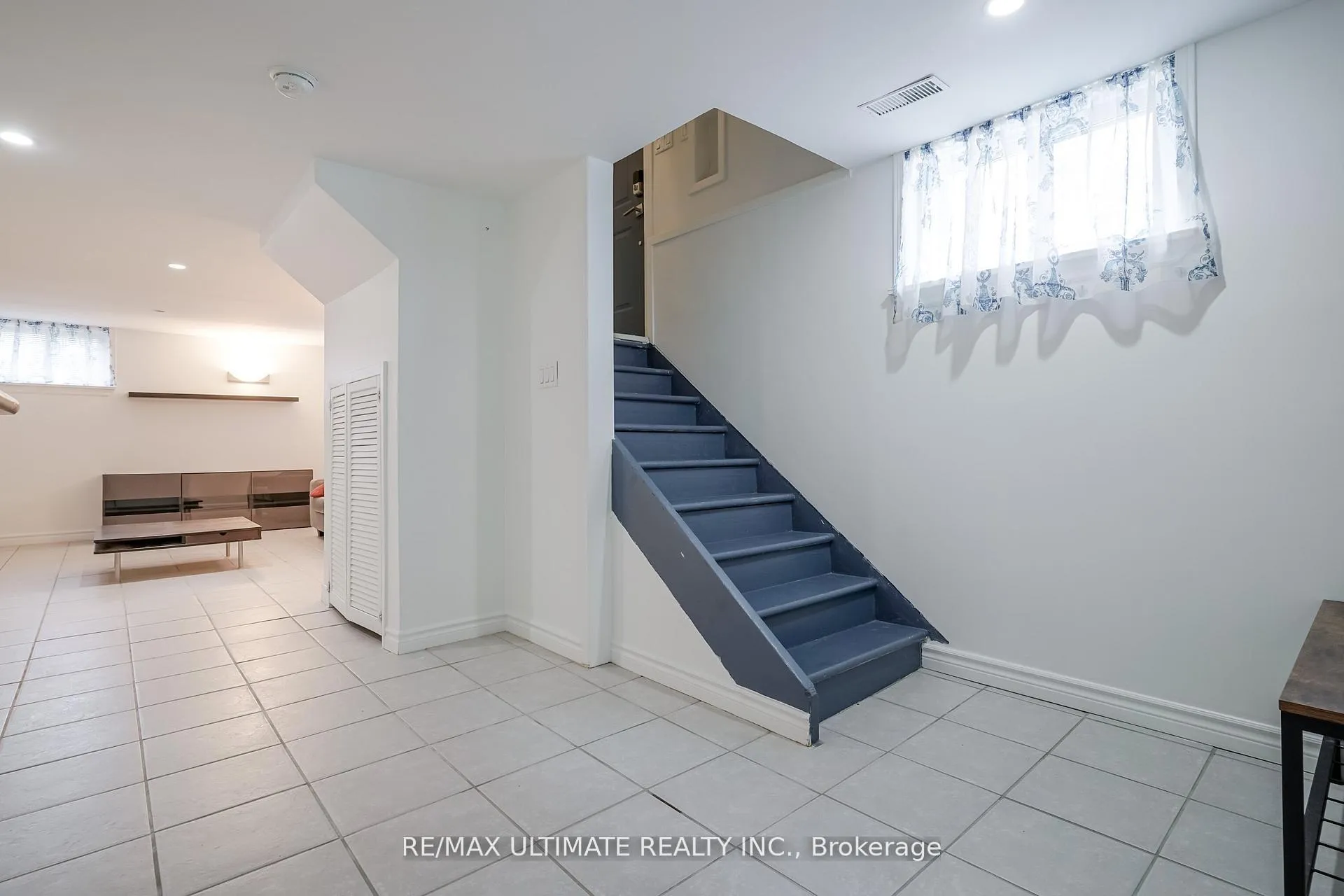 Photo 3 of Unit LOWER, 70 Bexhill Avenue, Scarborough, Clairlea-Birchmount — HOMEH