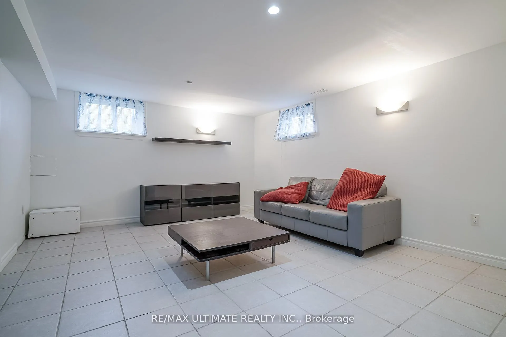 Photo 6 of Unit LOWER, 70 Bexhill Avenue, Scarborough, Clairlea-Birchmount — HOMEH