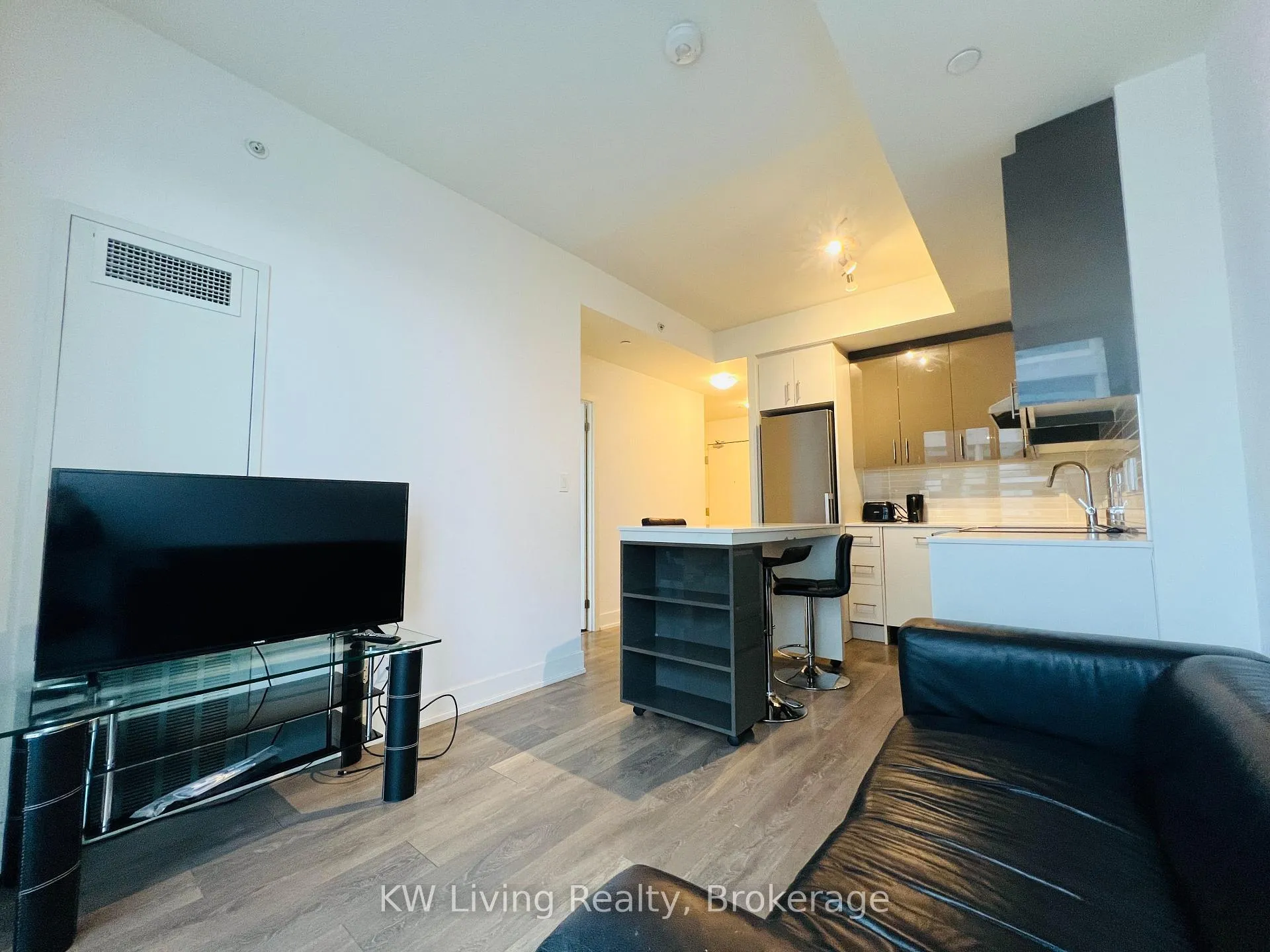 Photo 2 of Unit 301, 180 Fairview Mall Drive, North York, Don Valley Village — HOMEH