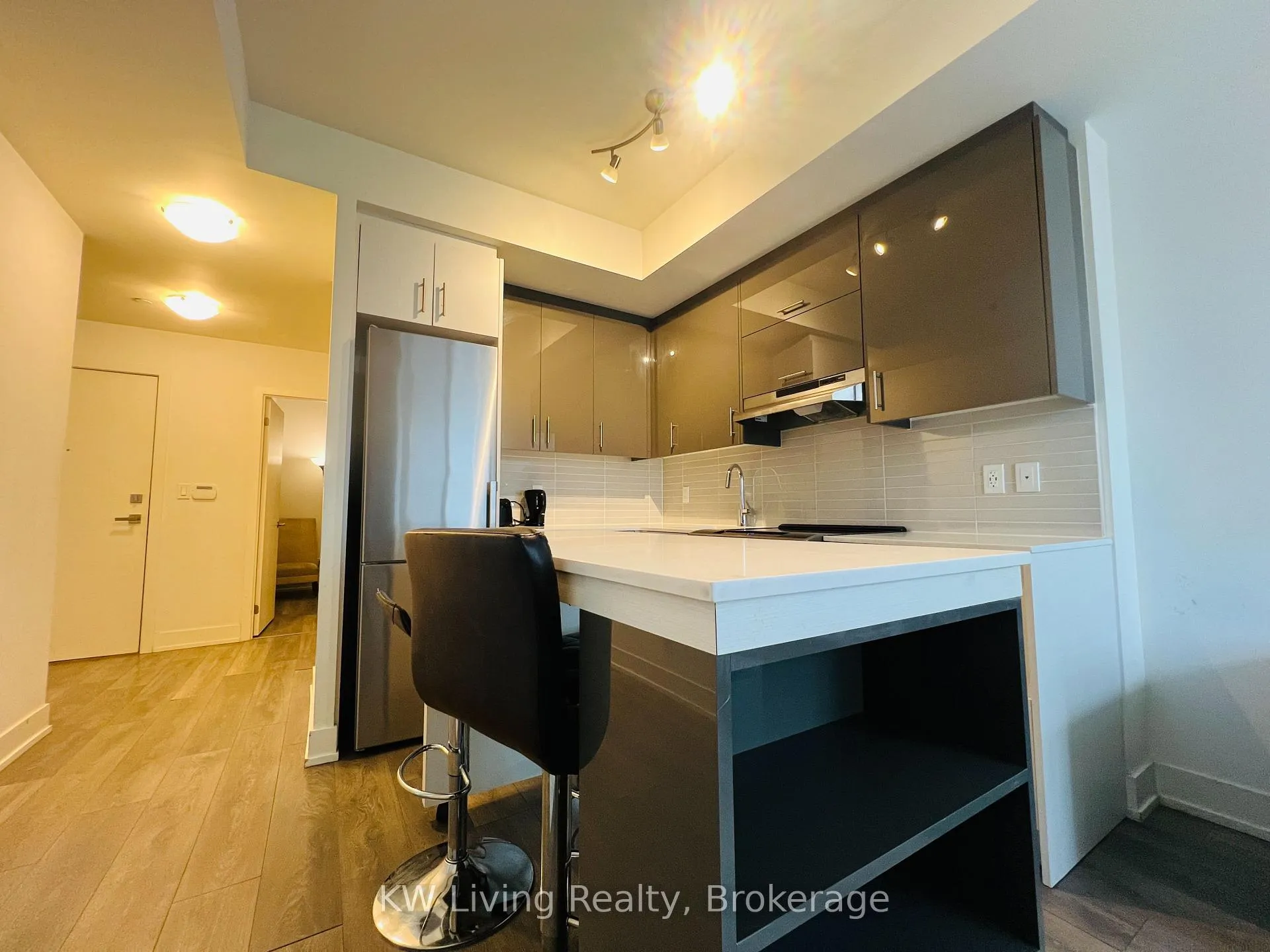Photo 4 of Unit 301, 180 Fairview Mall Drive, North York, Don Valley Village — HOMEH