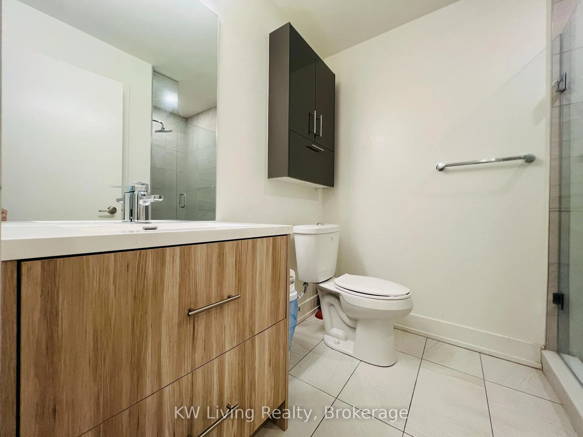 Photo 5 of Unit 301, 180 Fairview Mall Drive, North York, Don Valley Village — HOMEH