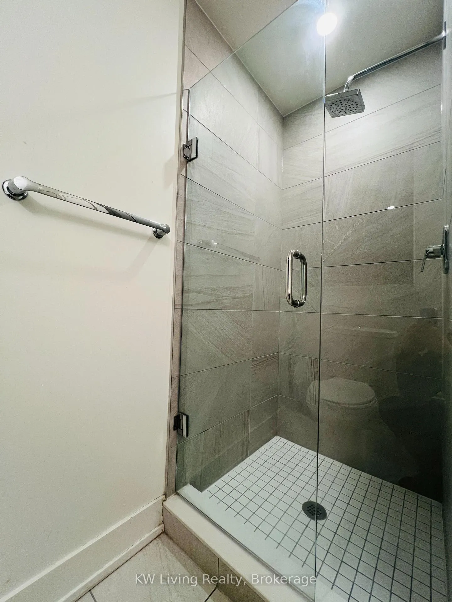 Photo 6 of Unit 301, 180 Fairview Mall Drive, North York, Don Valley Village — HOMEH