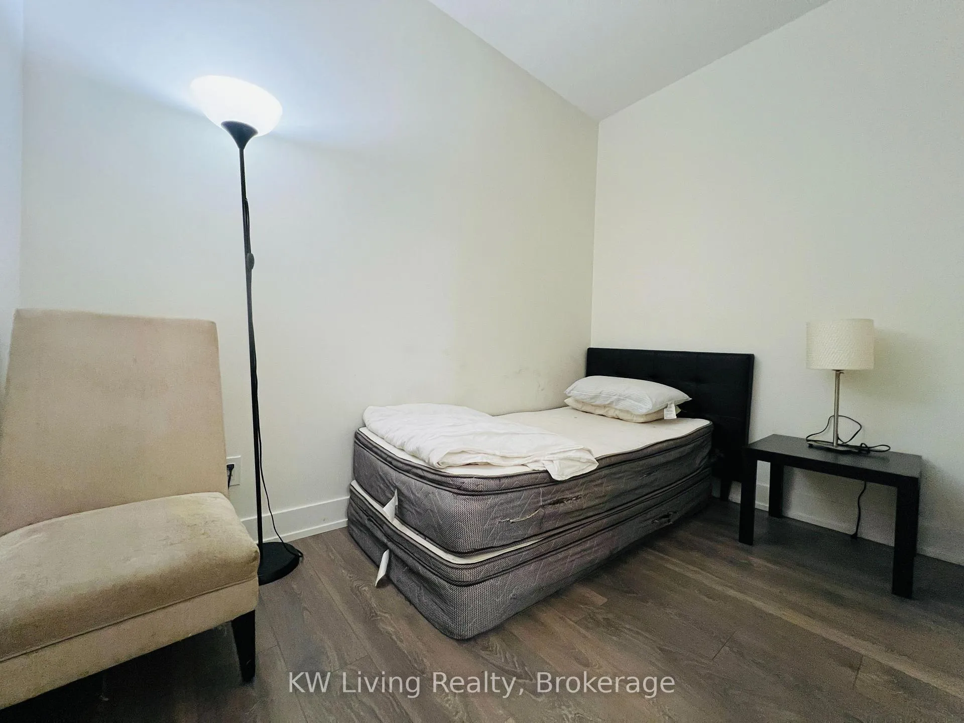 Photo 7 of Unit 301, 180 Fairview Mall Drive, North York, Don Valley Village — HOMEH