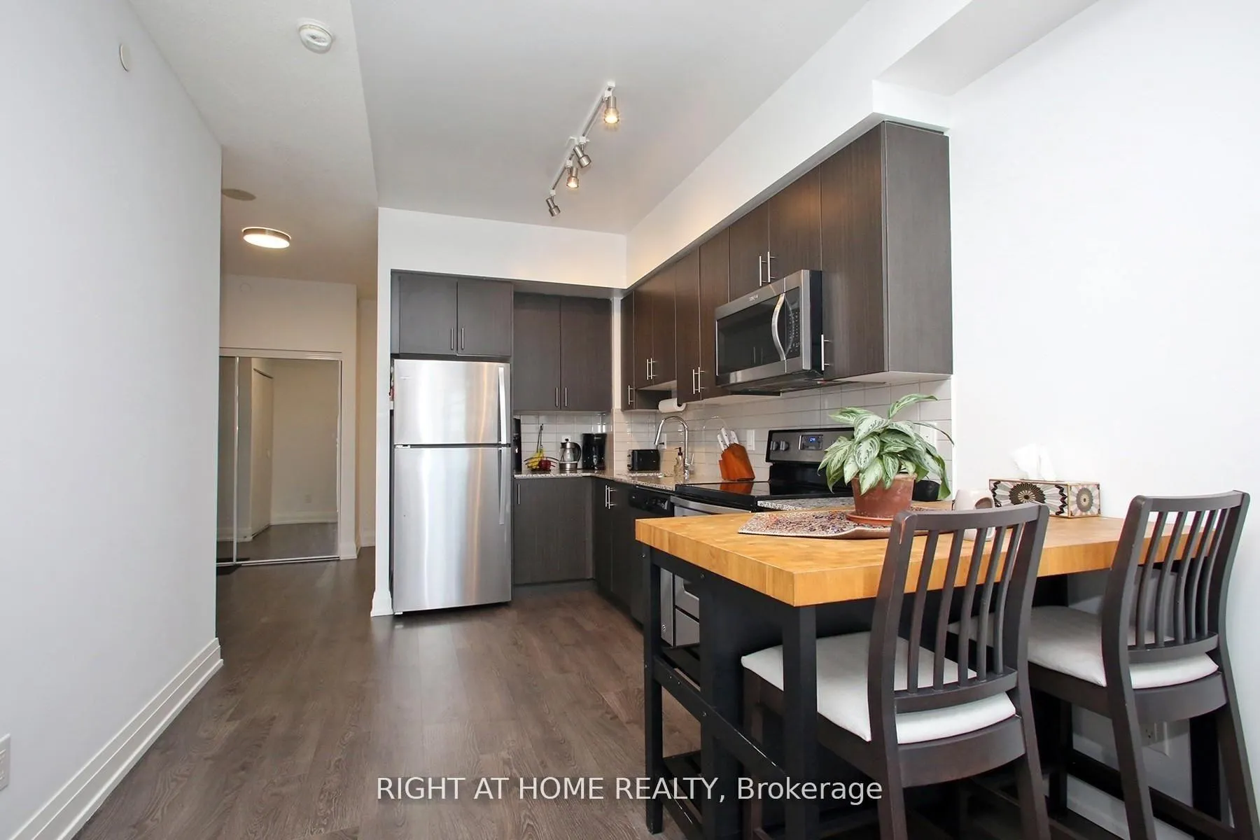 Photo 3 of Unit 901, 3700 Highway 7 Road, Vaughan, Vaughan Corporate Centre — HOMEH