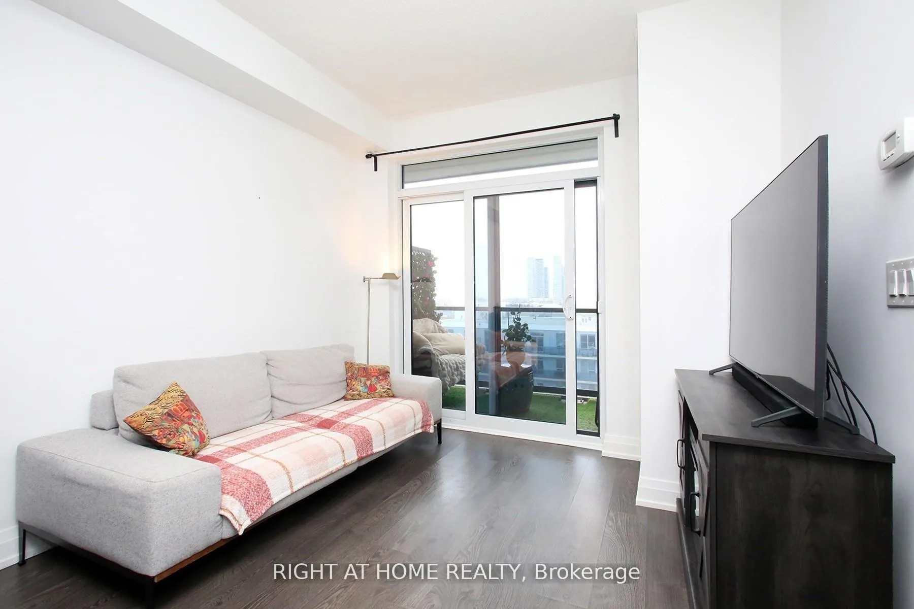 Photo 5 of Unit 901, 3700 Highway 7 Road, Vaughan, Vaughan Corporate Centre — HOMEH