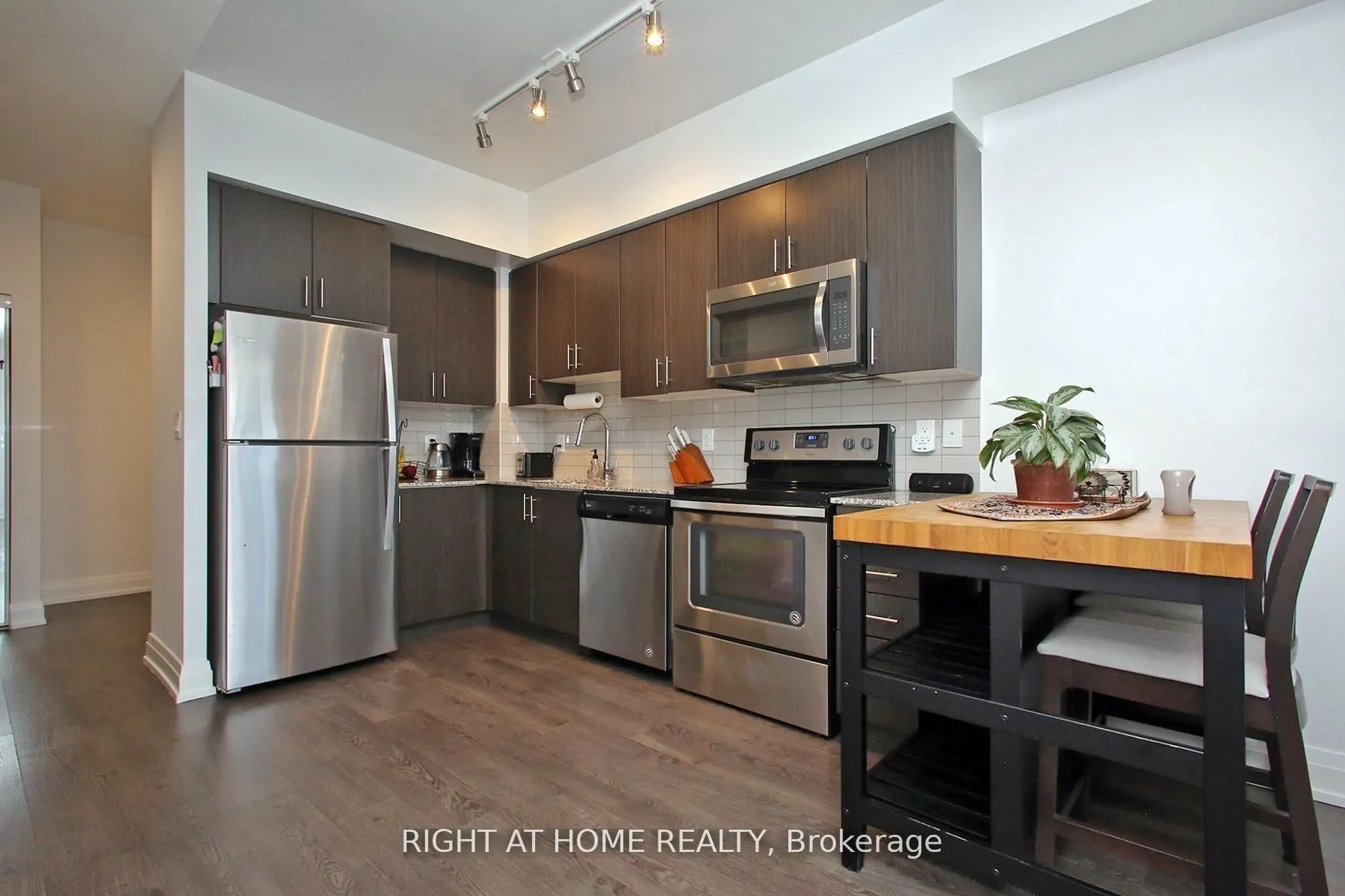 Photo 7 of Unit 901, 3700 Highway 7 Road, Vaughan, Vaughan Corporate Centre — HOMEH