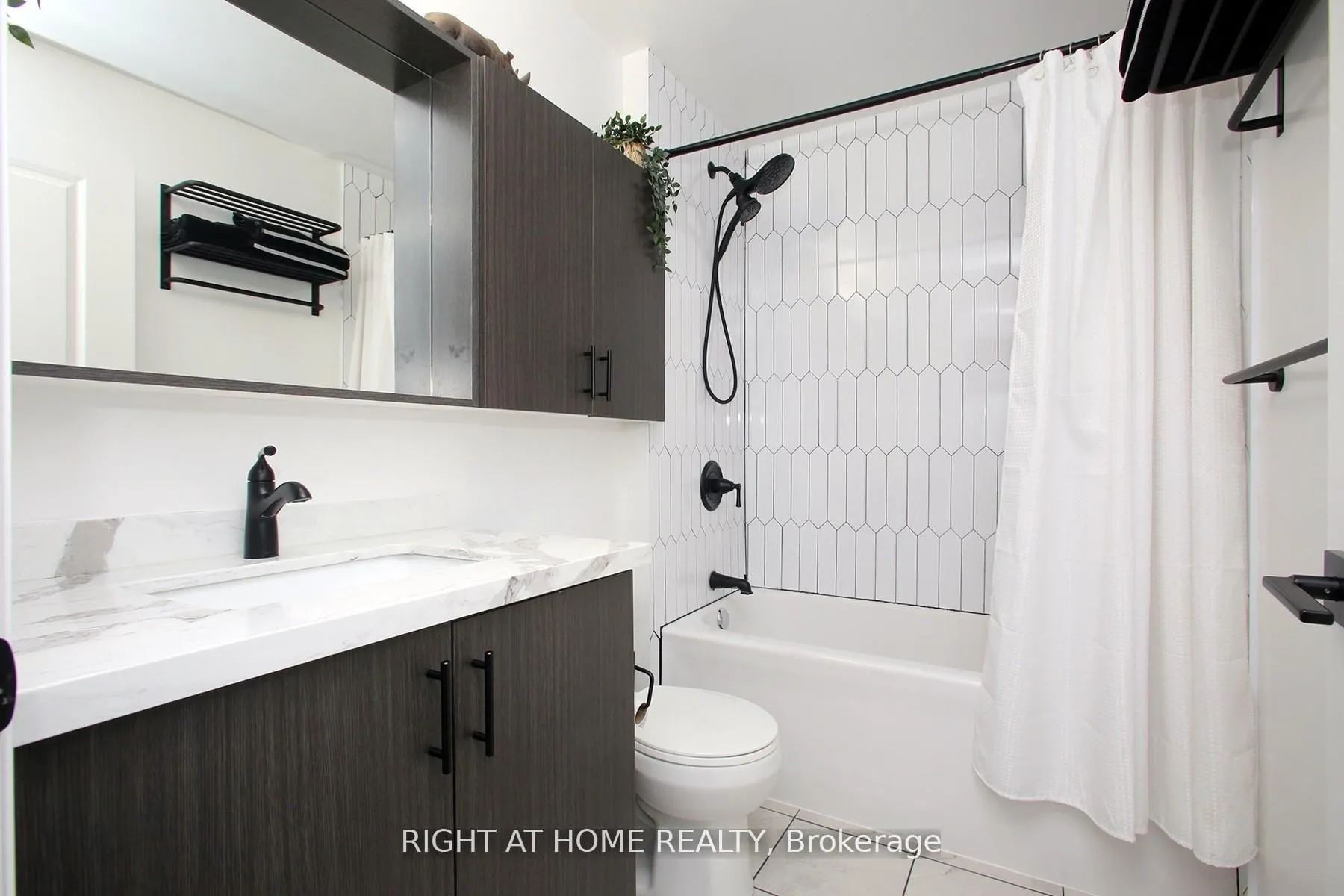 Photo 10 of Unit 901, 3700 Highway 7 Road, Vaughan, Vaughan Corporate Centre — HOMEH
