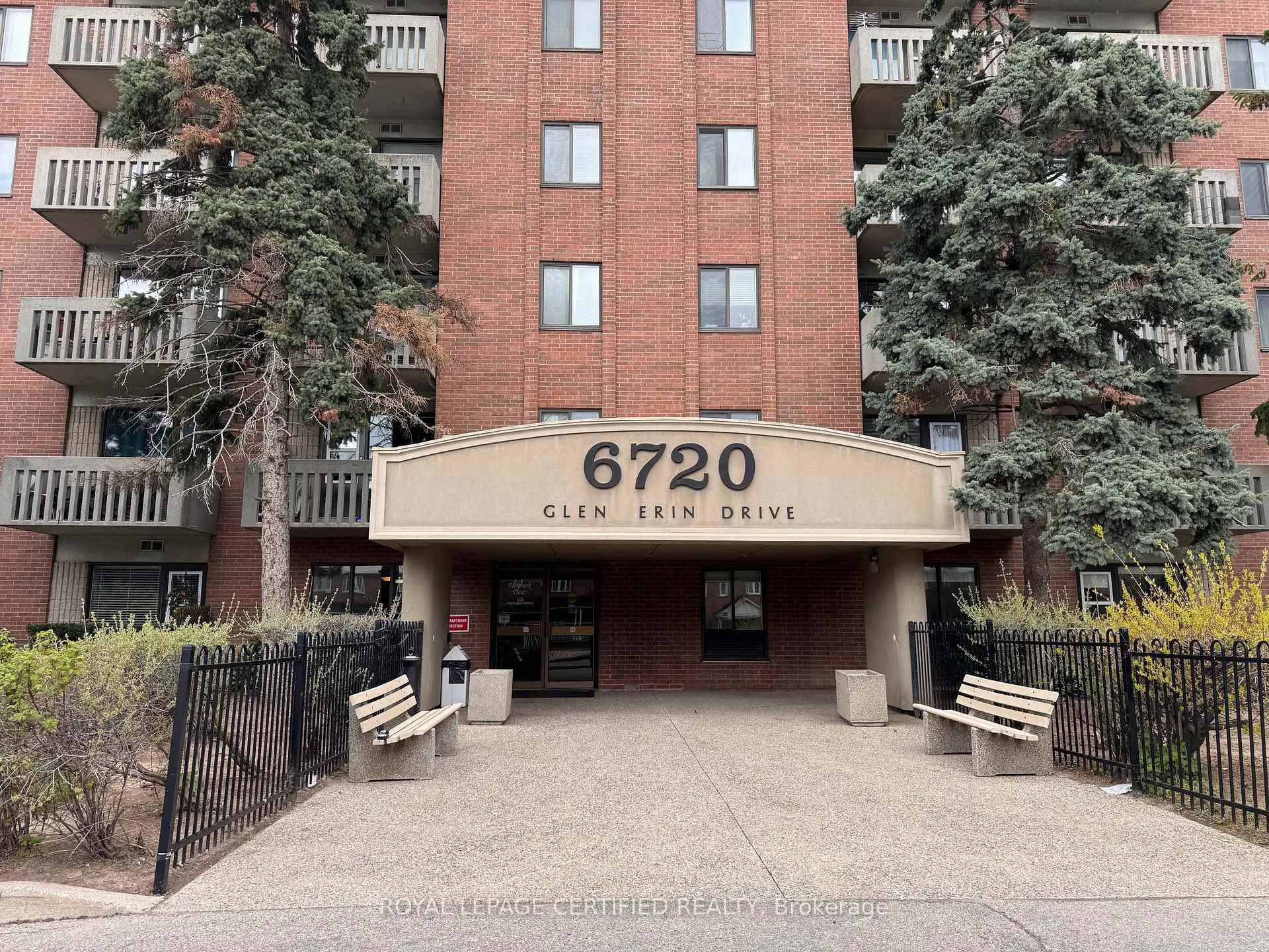 Front of Unit G5, 6720 Glen Erin Drive