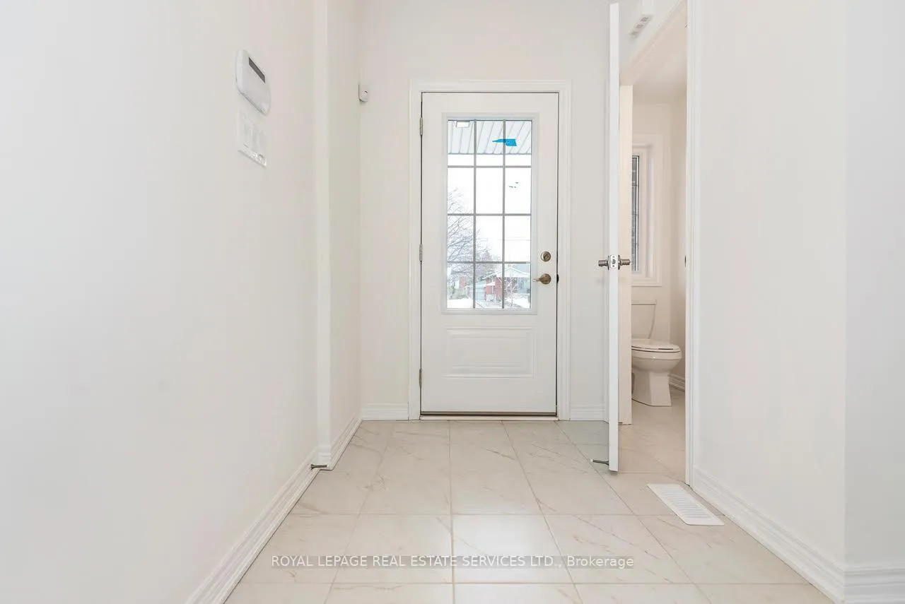 Photo 3 of 18 Jellicoe Court, Hamilton, Hill Park — HOMEH