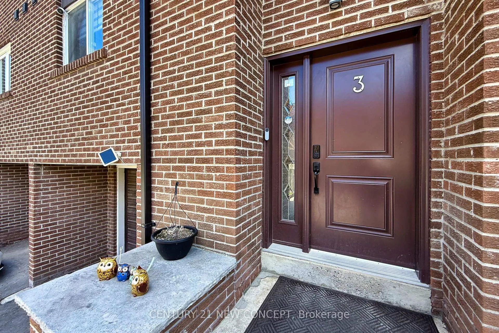 Photo 3 of Unit 3, 119 Henderson Avenue, Markham, Thornhill — HOMEH