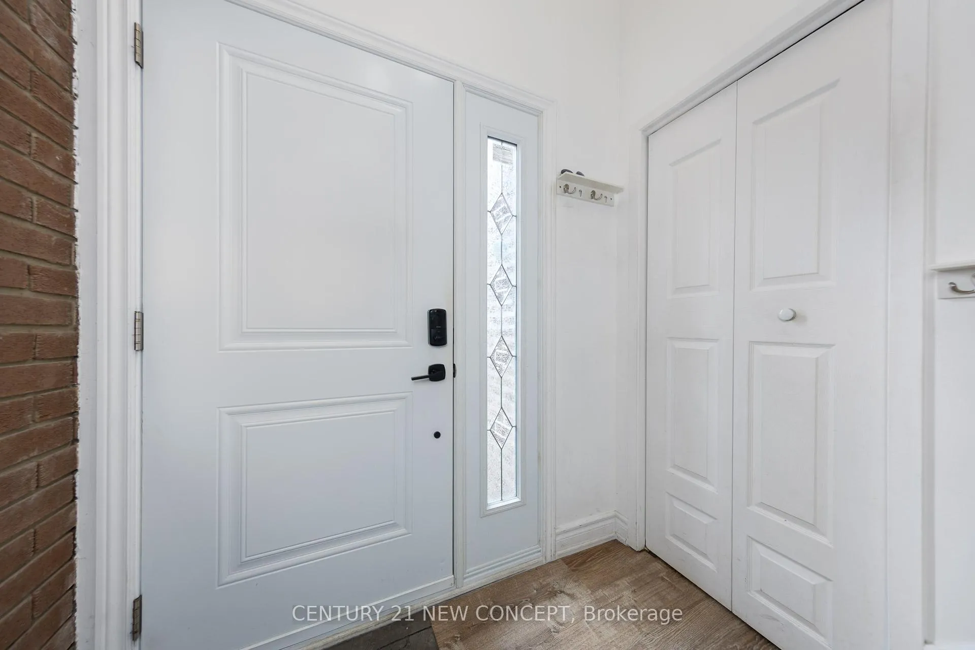 Photo 4 of Unit 3, 119 Henderson Avenue, Markham, Thornhill — HOMEH