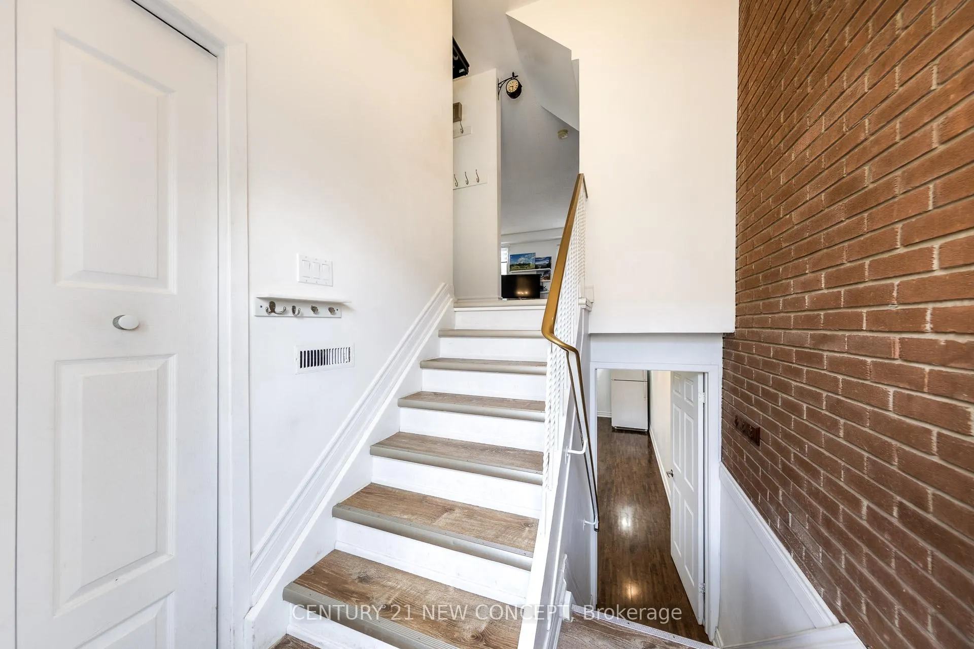 Photo 5 of Unit 3, 119 Henderson Avenue, Markham, Thornhill — HOMEH