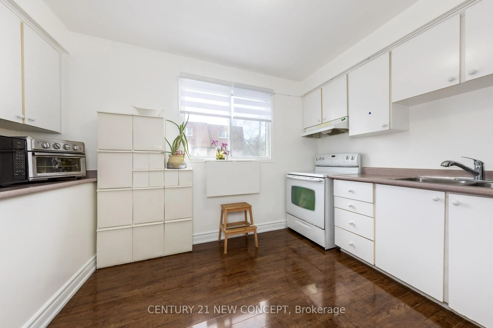 Photo 6 of Unit 3, 119 Henderson Avenue, Markham, Thornhill — HOMEH