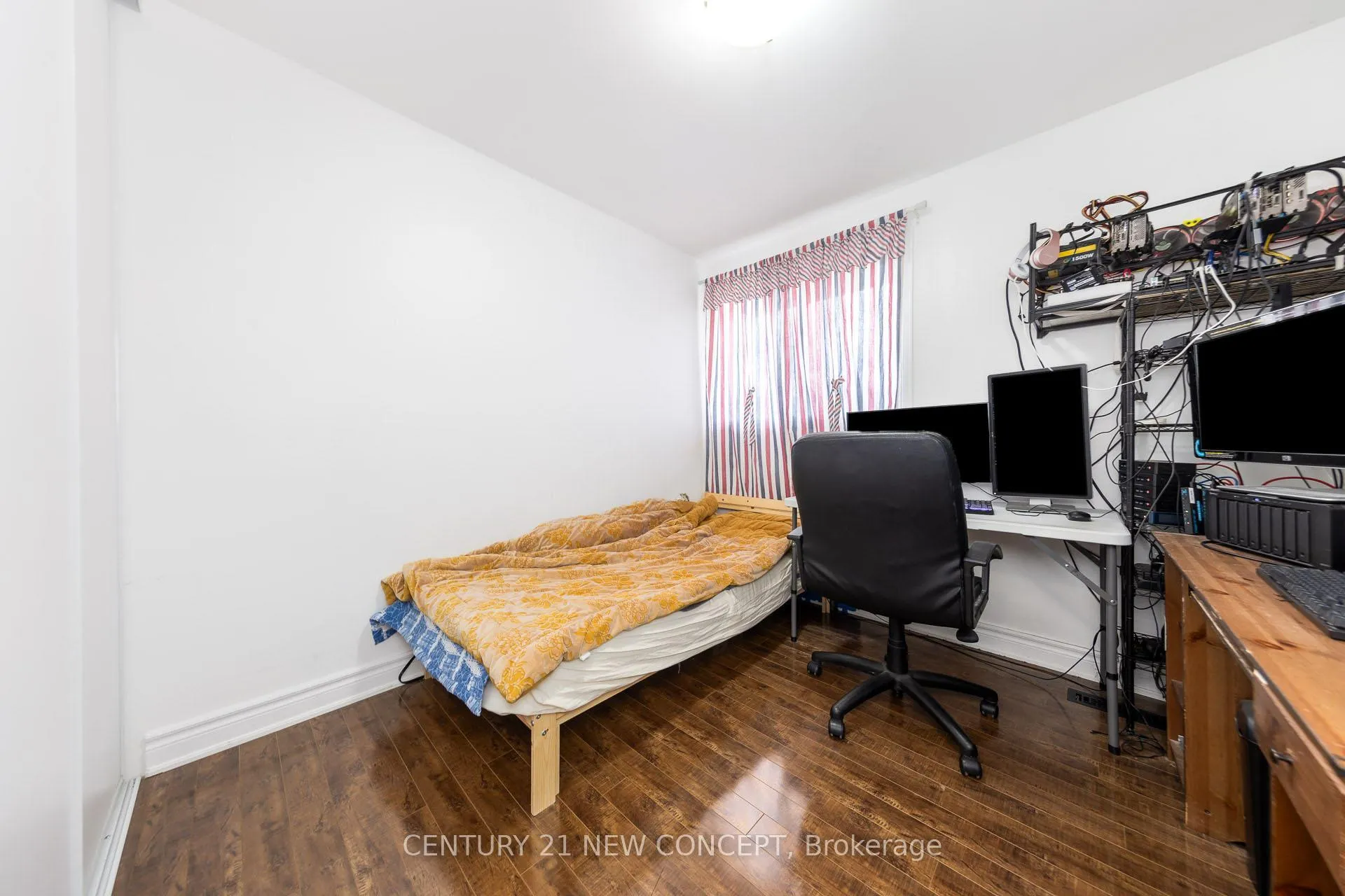 Photo 15 of Unit 3, 119 Henderson Avenue, Markham, Thornhill — HOMEH