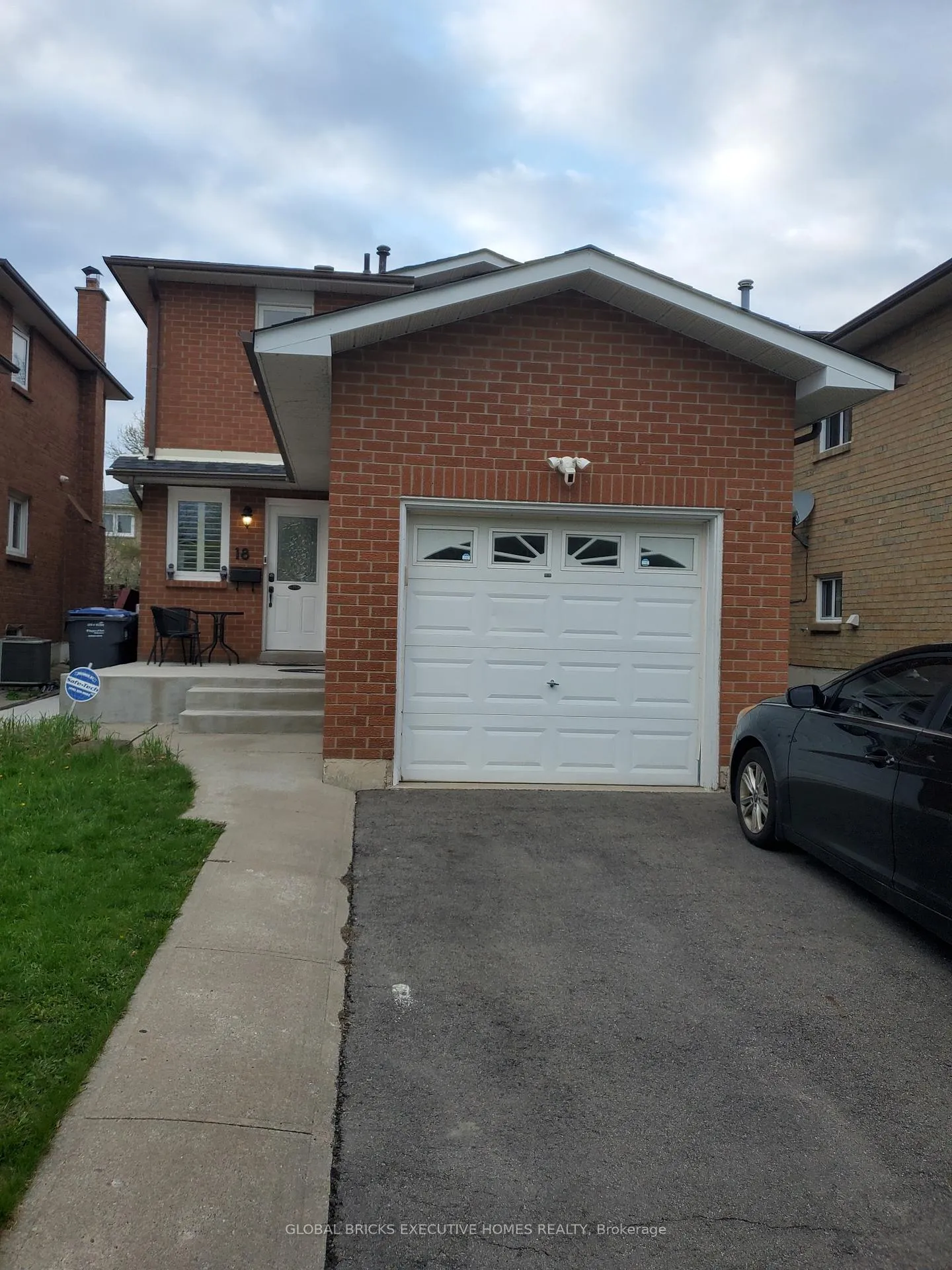 Front of 18 Deerpark Crescent