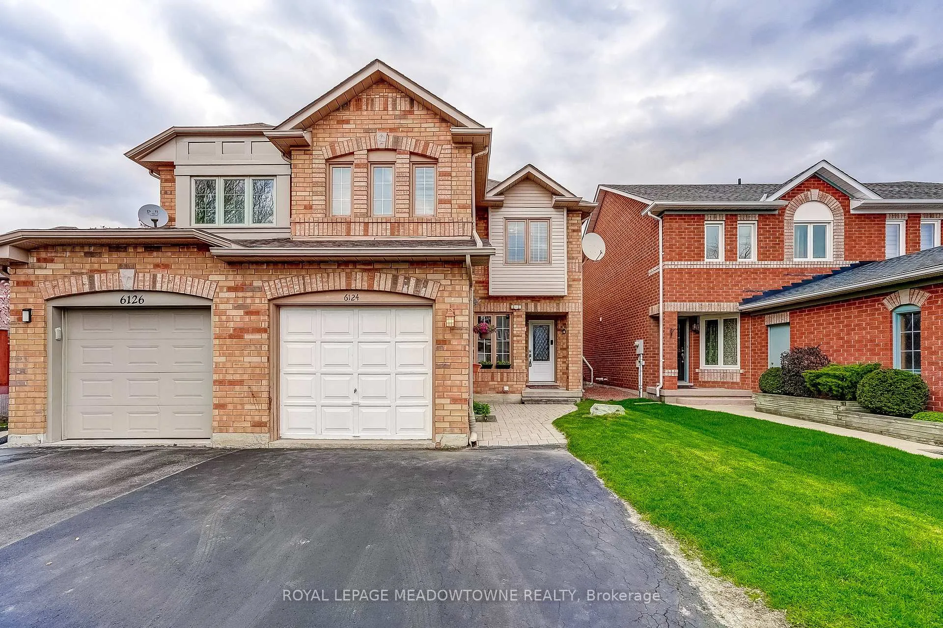 Front of 6124 Clover Ridge Crescent