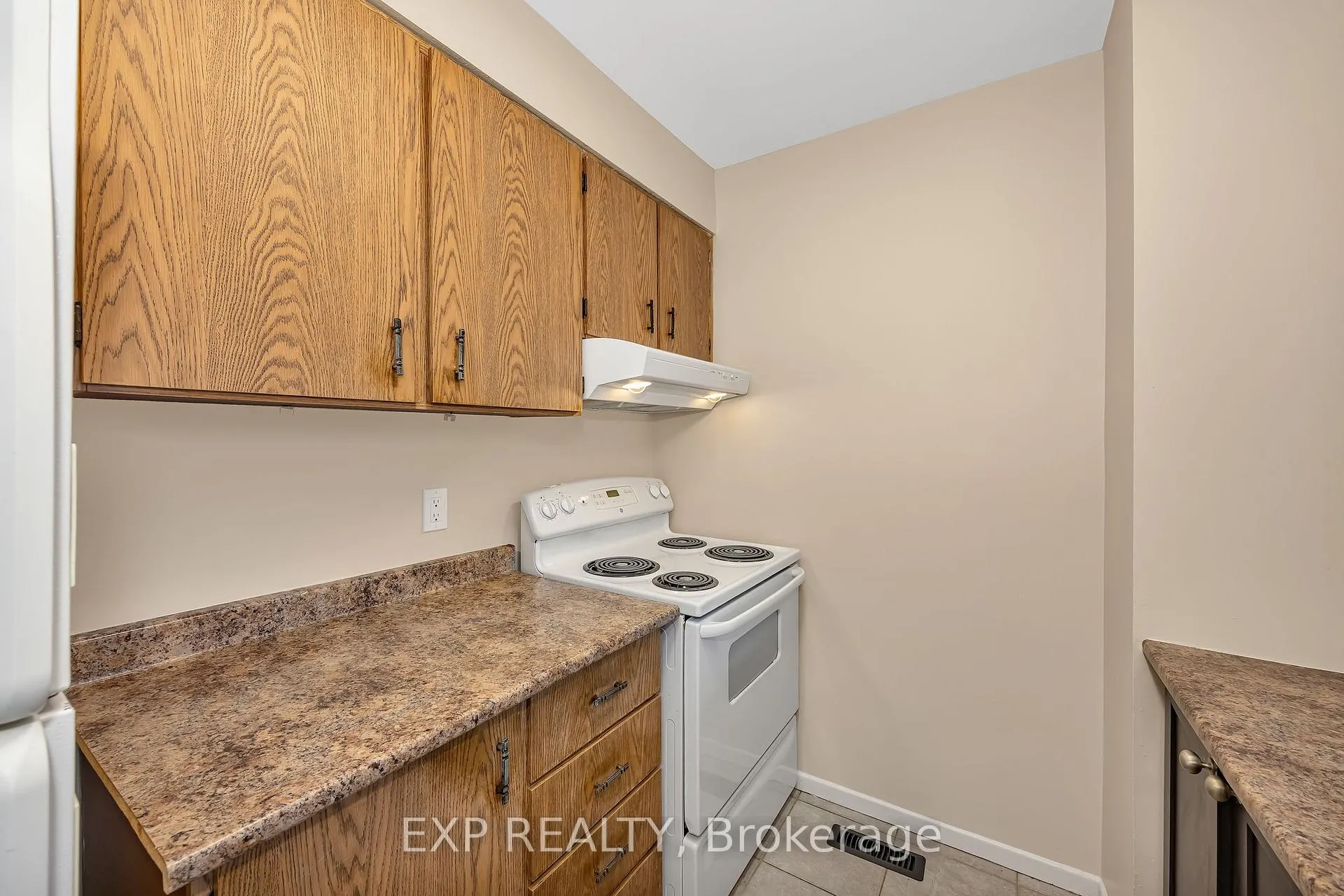 Photo 8 of Unit 104, 2570 Southvale Crescent, Ottawa, Sheffield Glen/Industrial Park — HOMEH