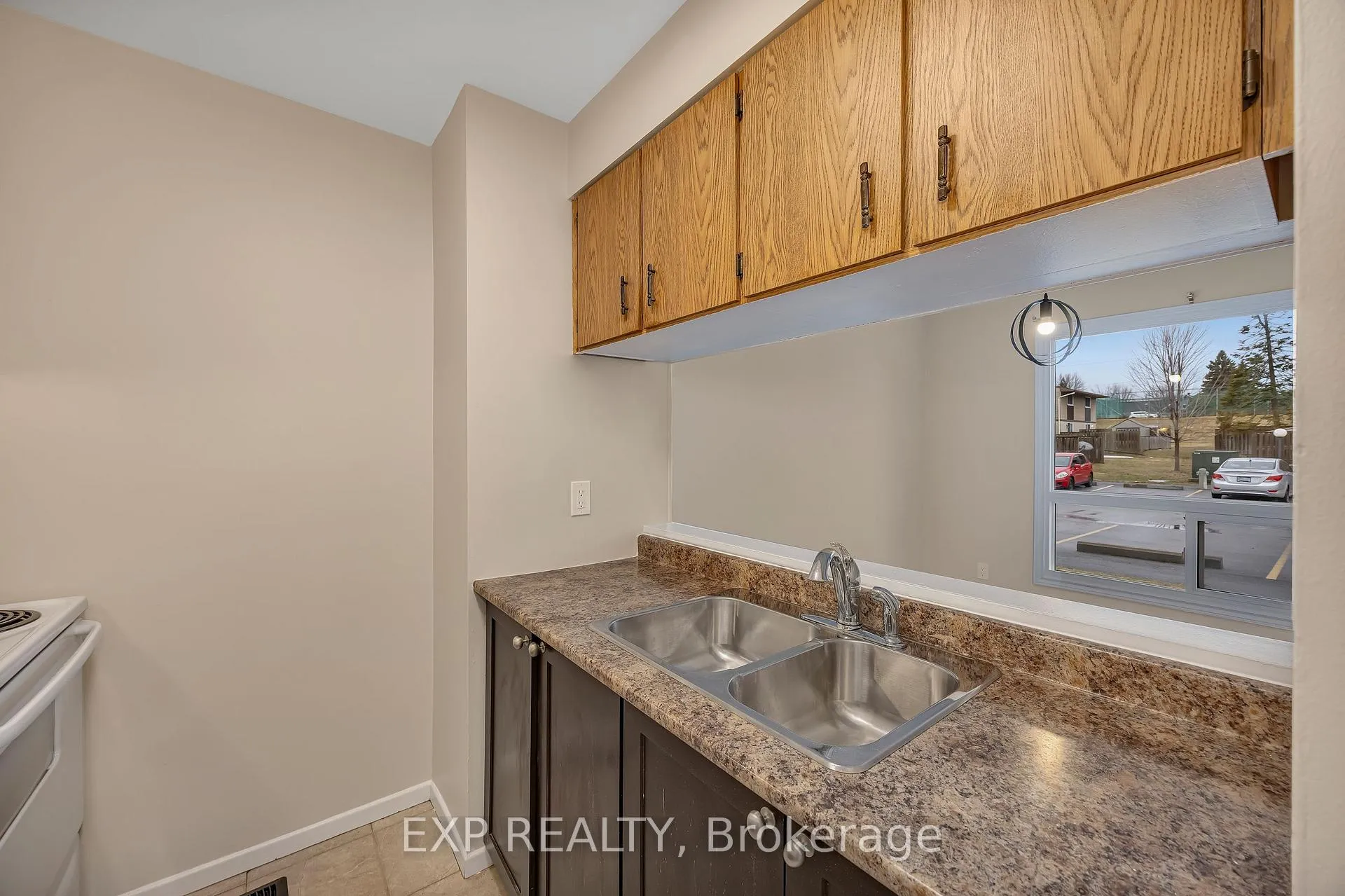 Photo 9 of Unit 104, 2570 Southvale Crescent, Ottawa, Sheffield Glen/Industrial Park — HOMEH